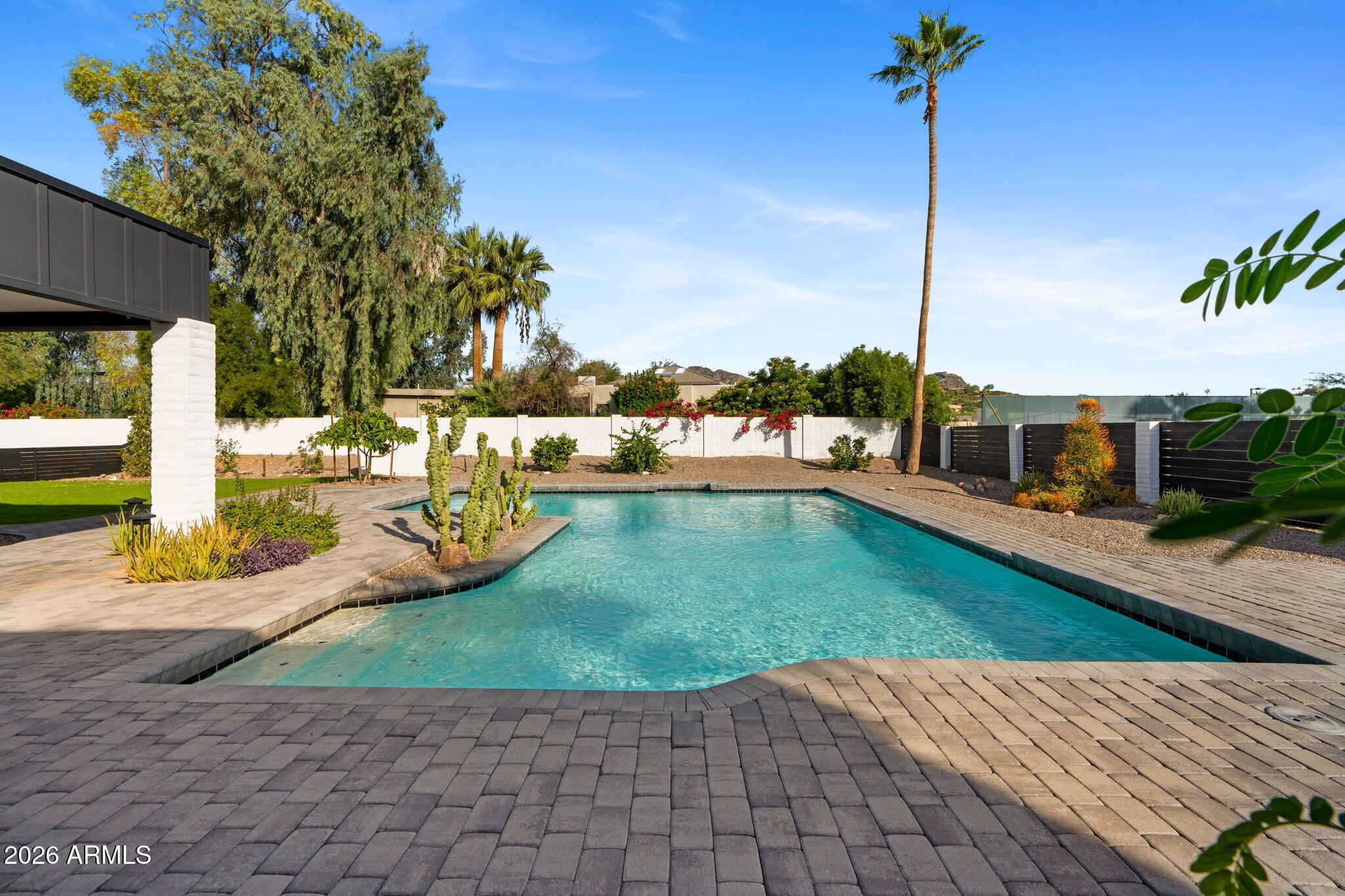 3842 E SAN MIGUEL Avenue