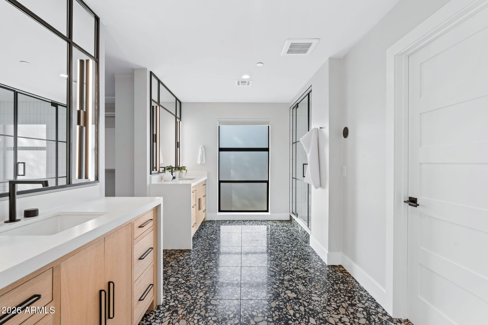 3842 E SAN MIGUEL Avenue