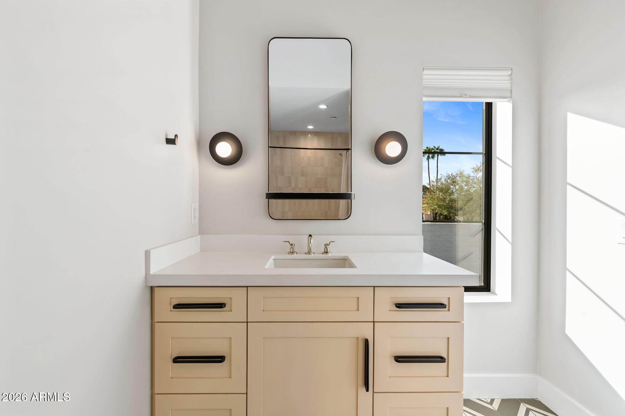 3842 E SAN MIGUEL Avenue