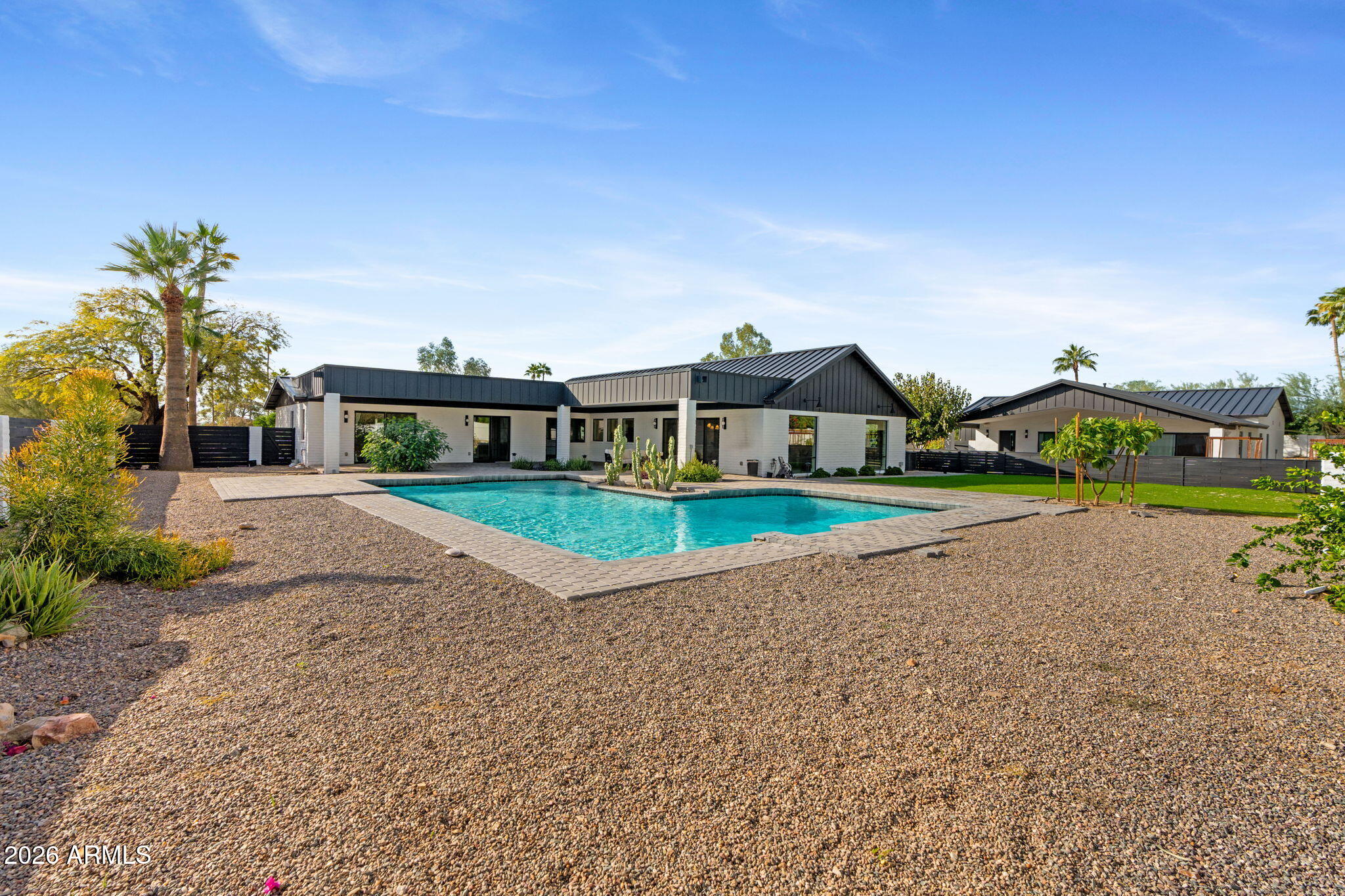 3842 E SAN MIGUEL Avenue