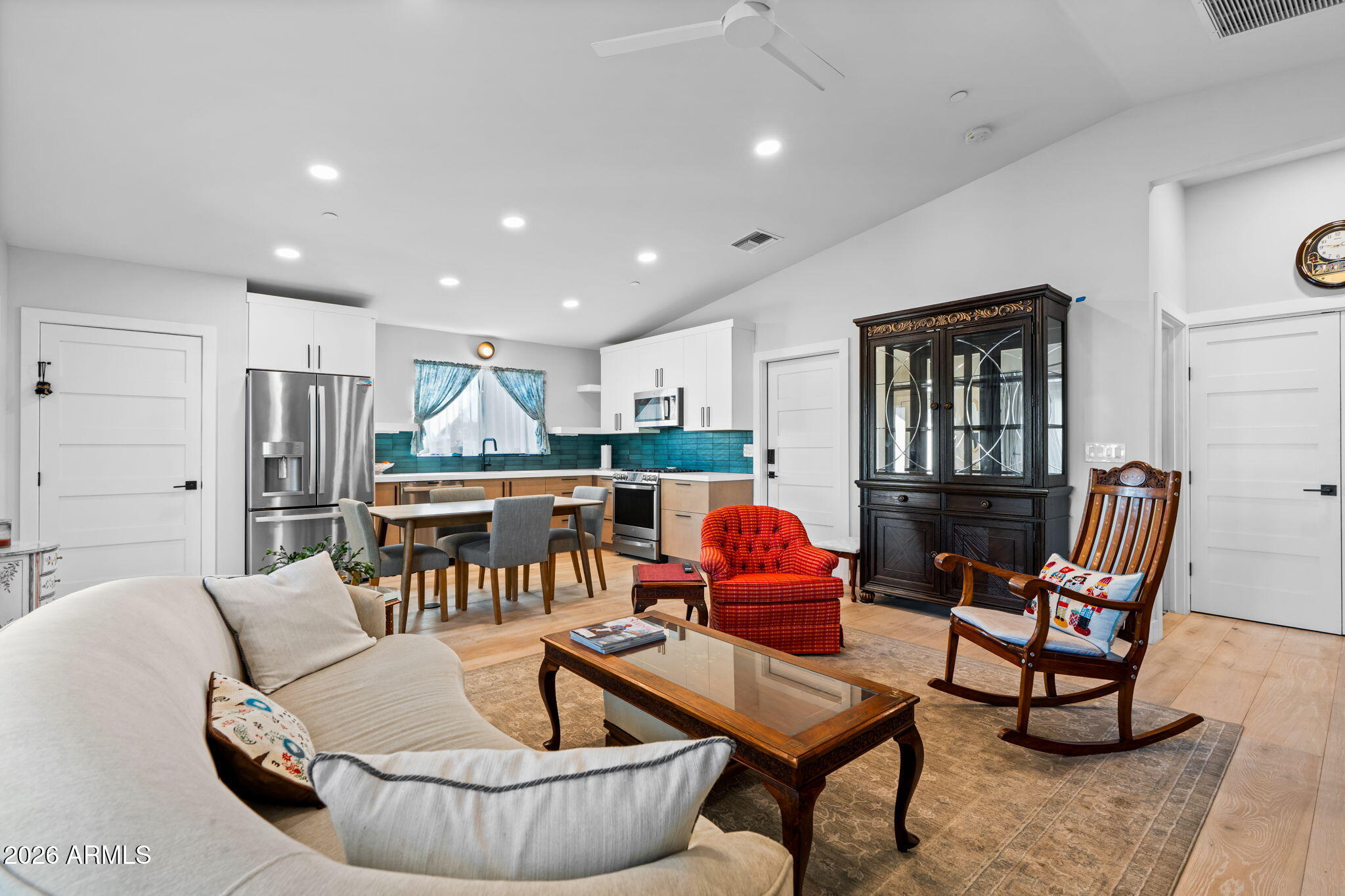 3842 E SAN MIGUEL Avenue