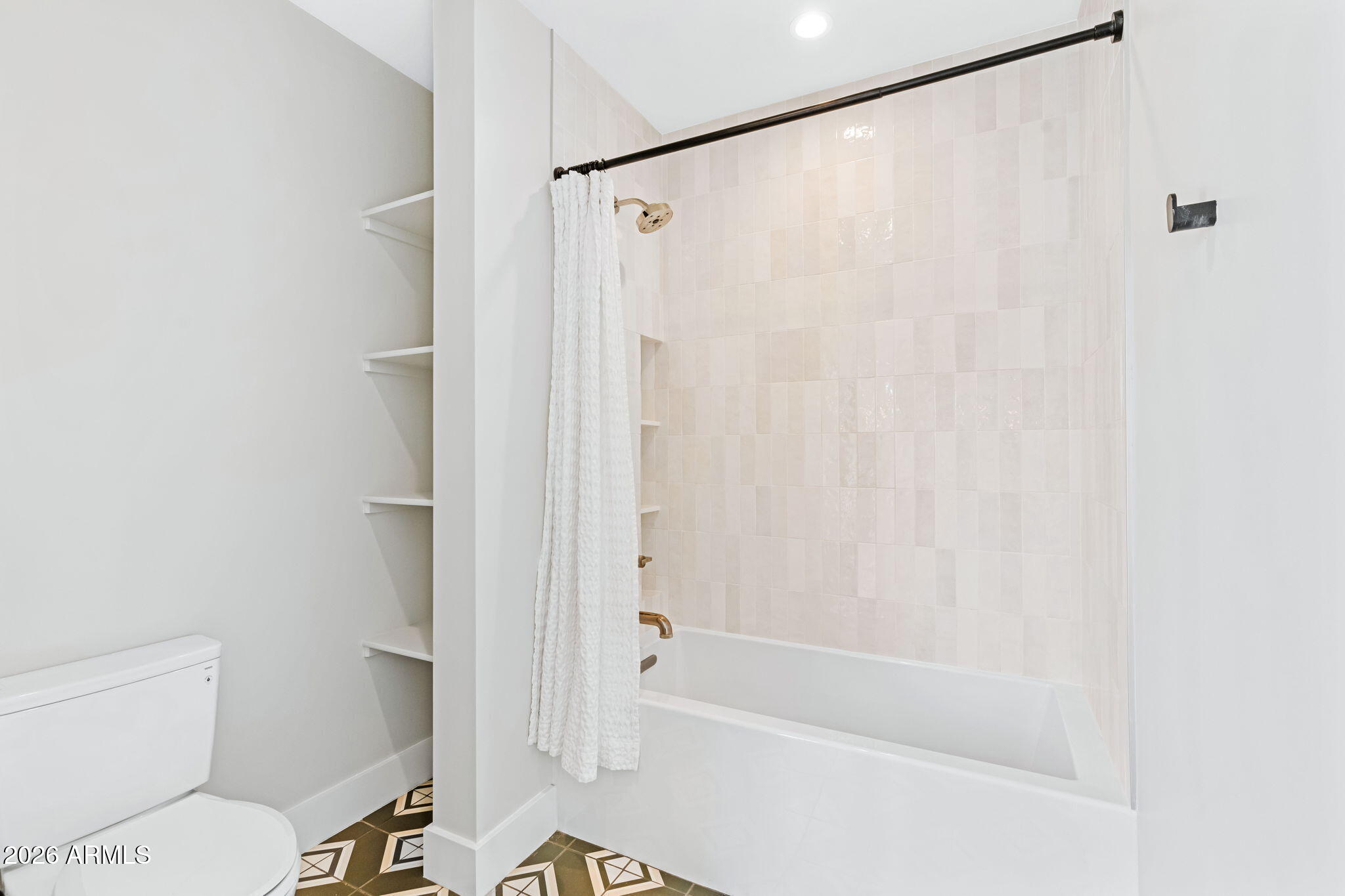 3842 E SAN MIGUEL Avenue