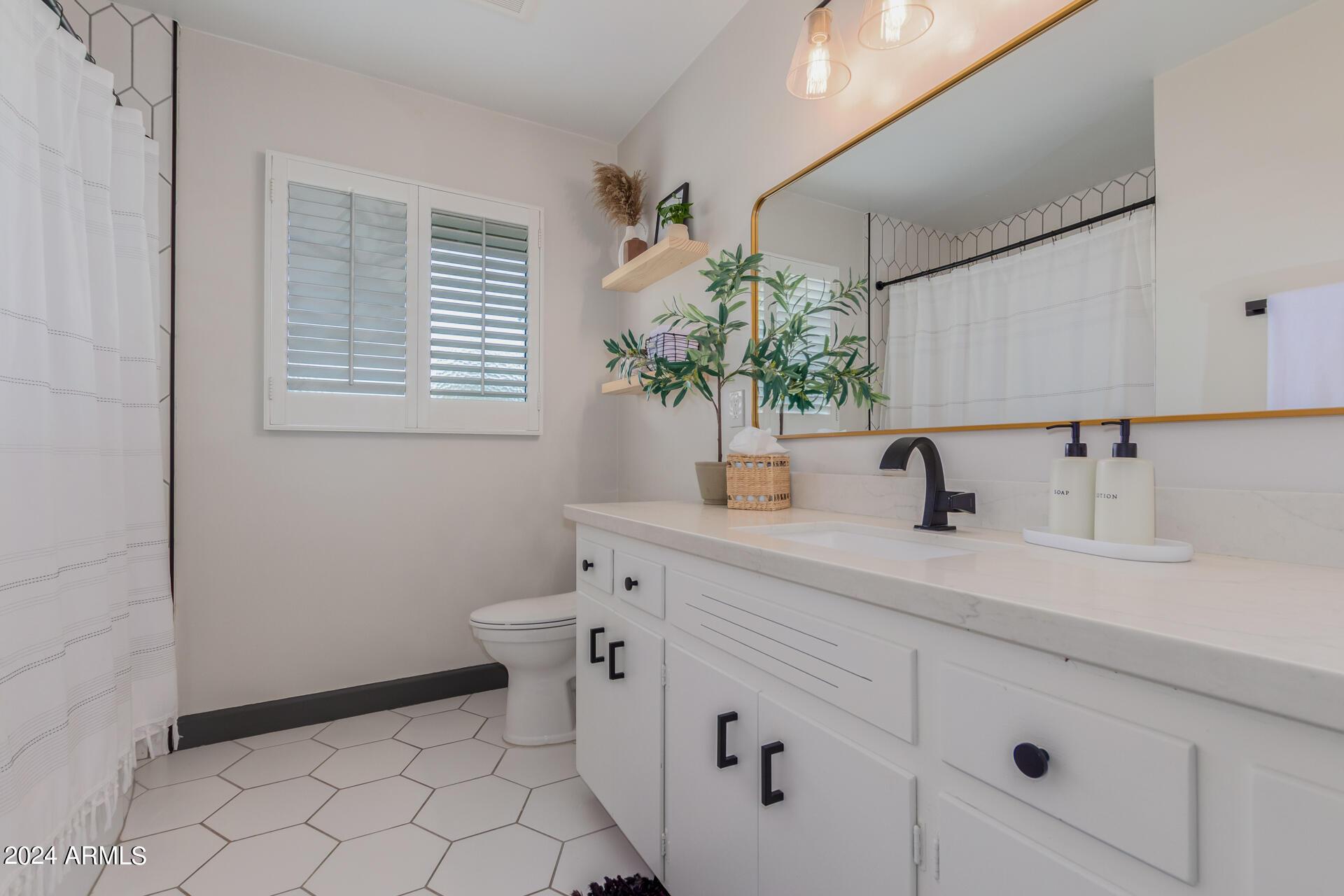 4536 E Calle Redonda