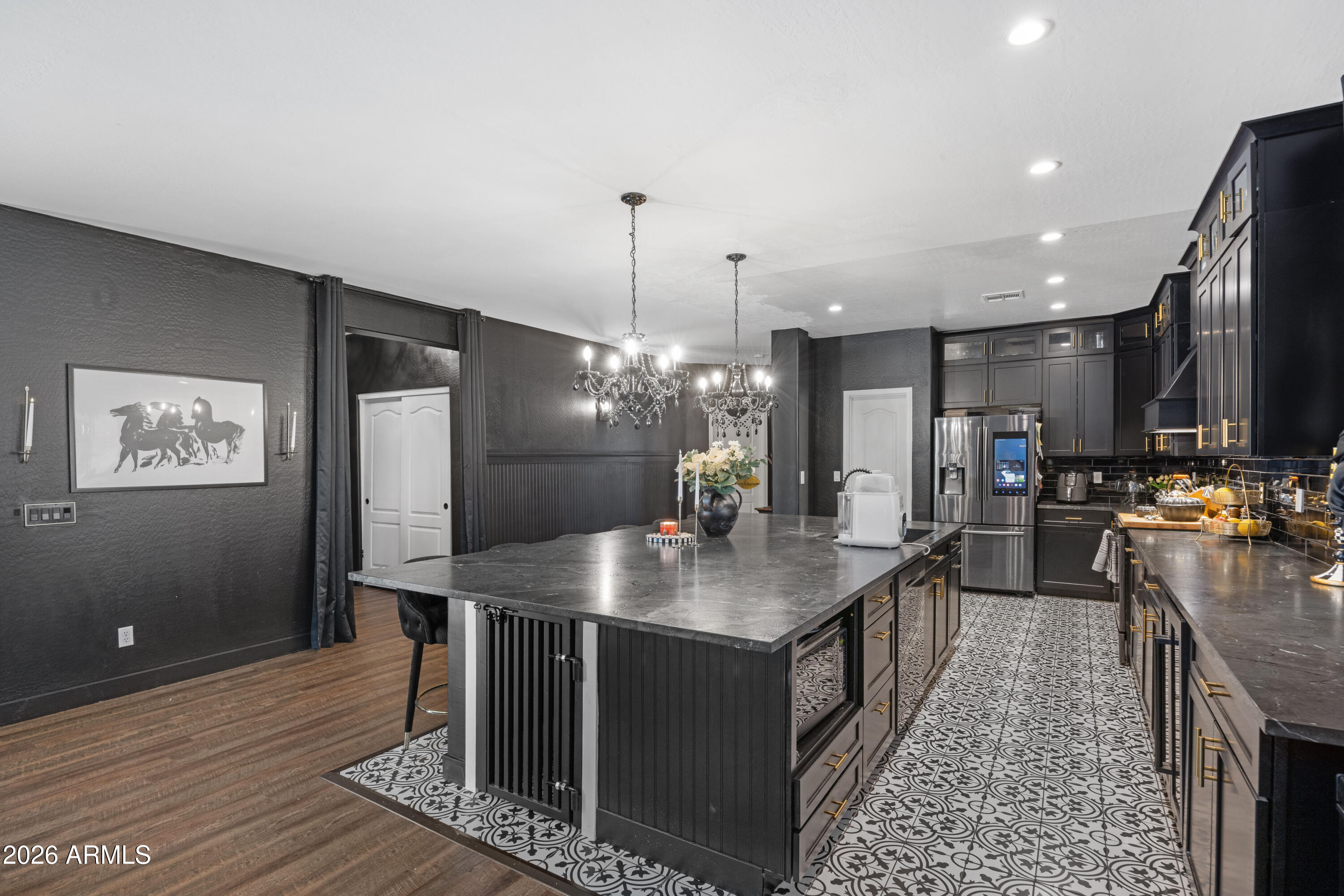 201 E MULE TRAIN Trail