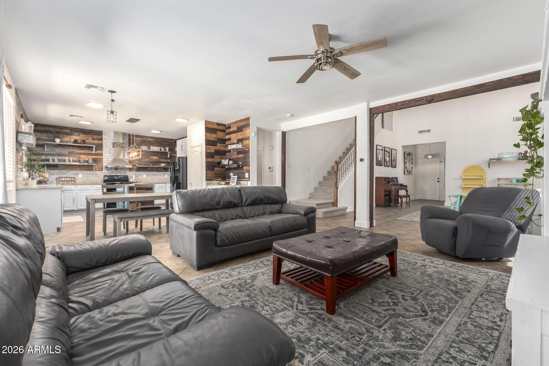 673 W HEREFORD Drive