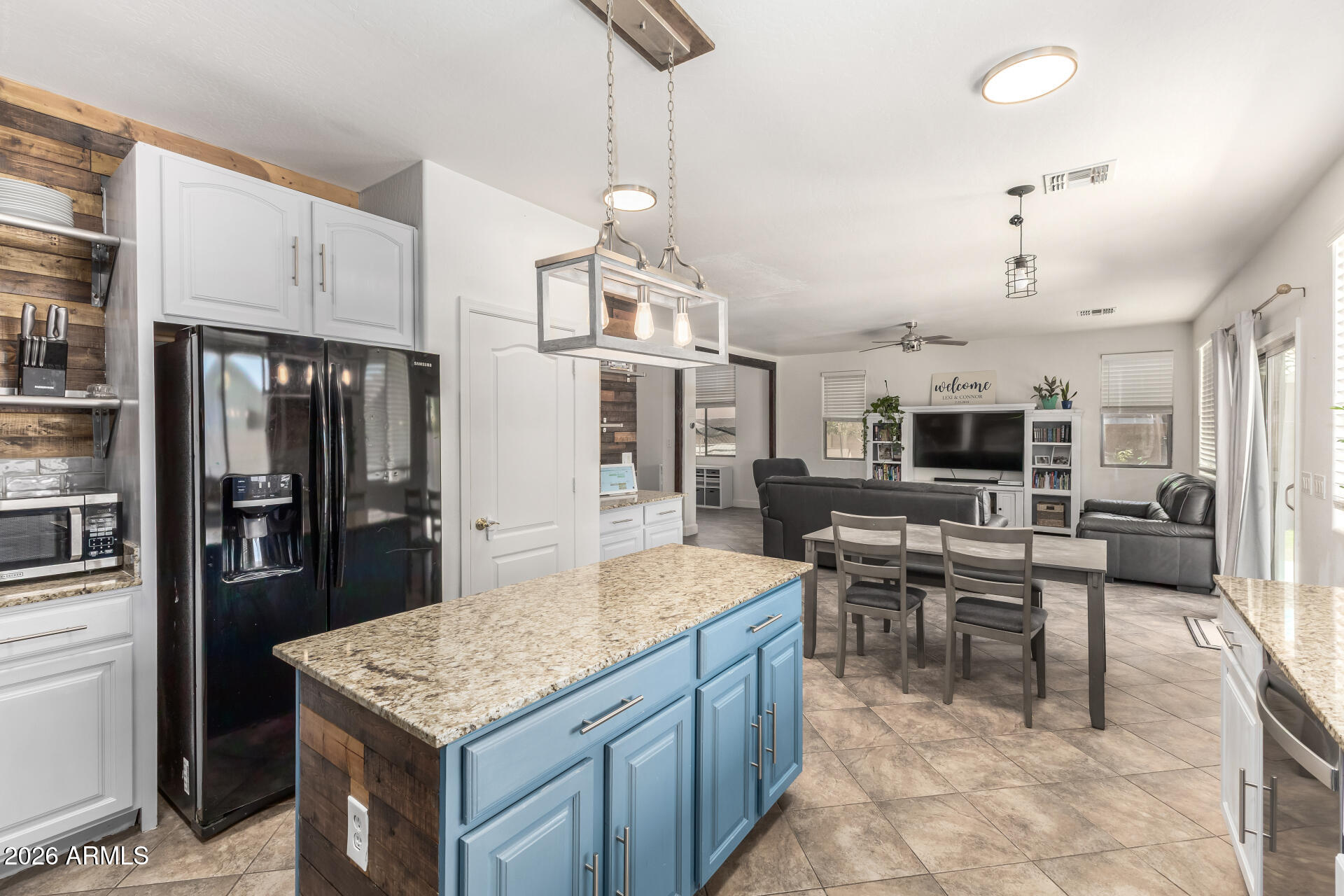 673 W HEREFORD Drive