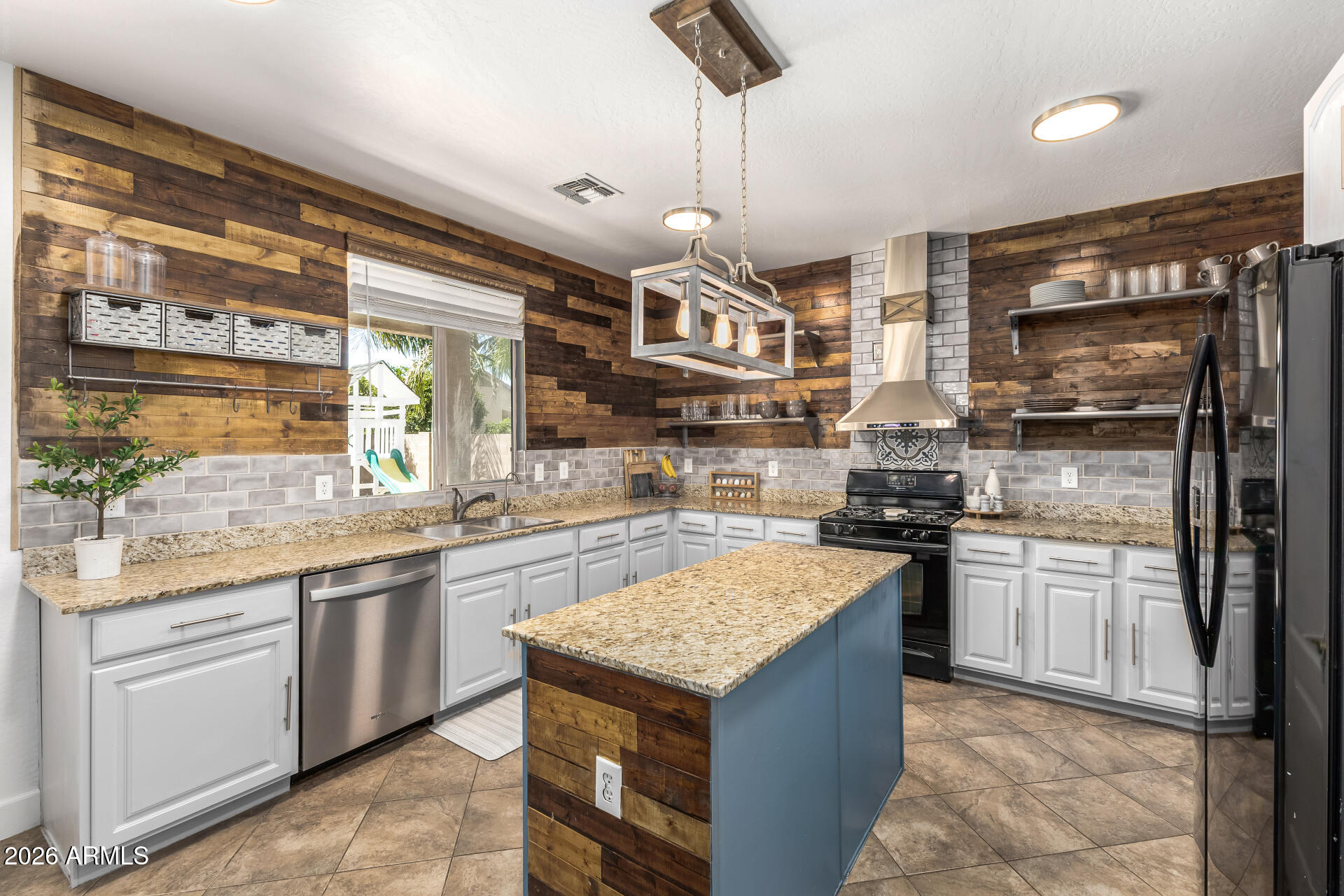 673 W HEREFORD Drive