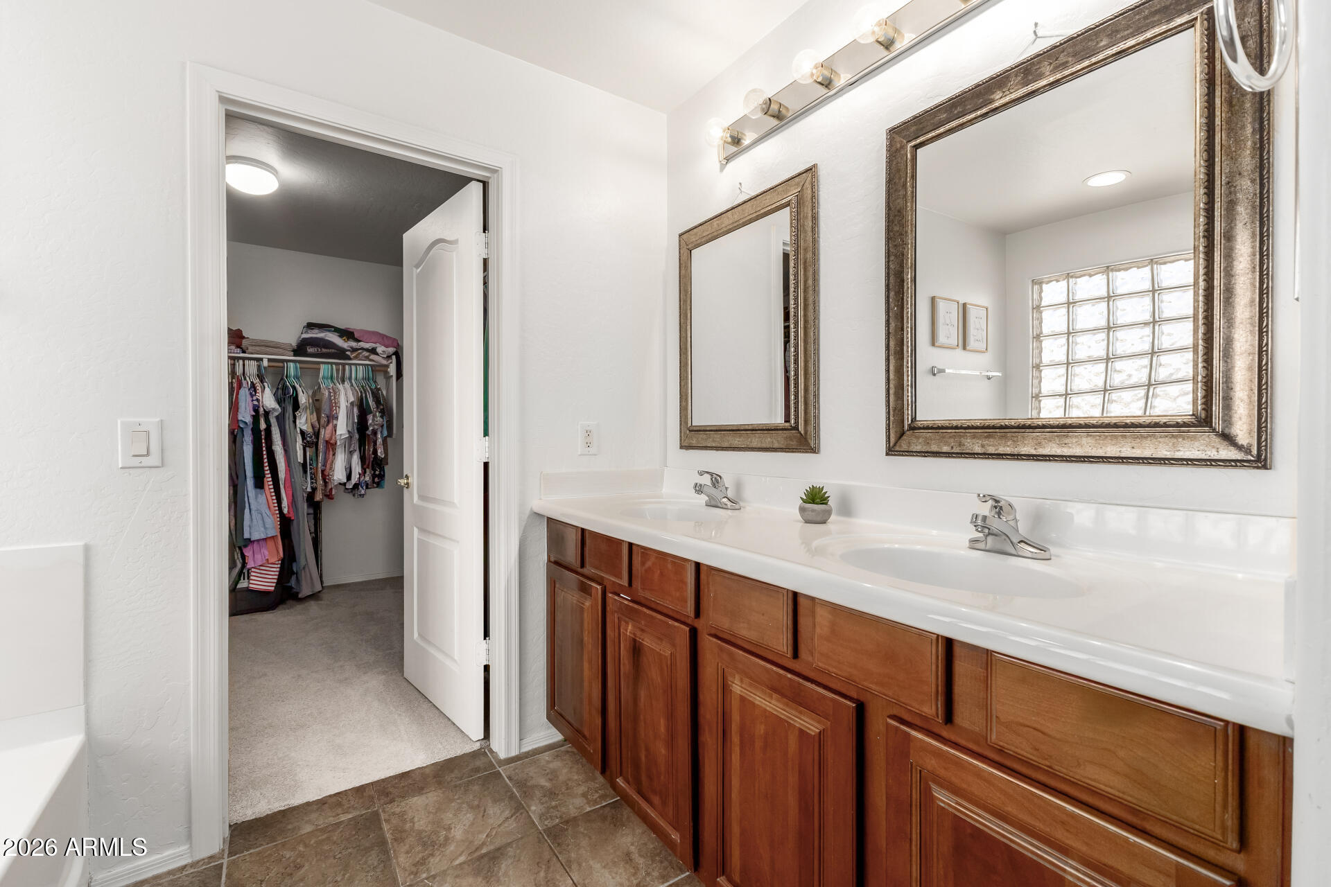 673 W HEREFORD Drive