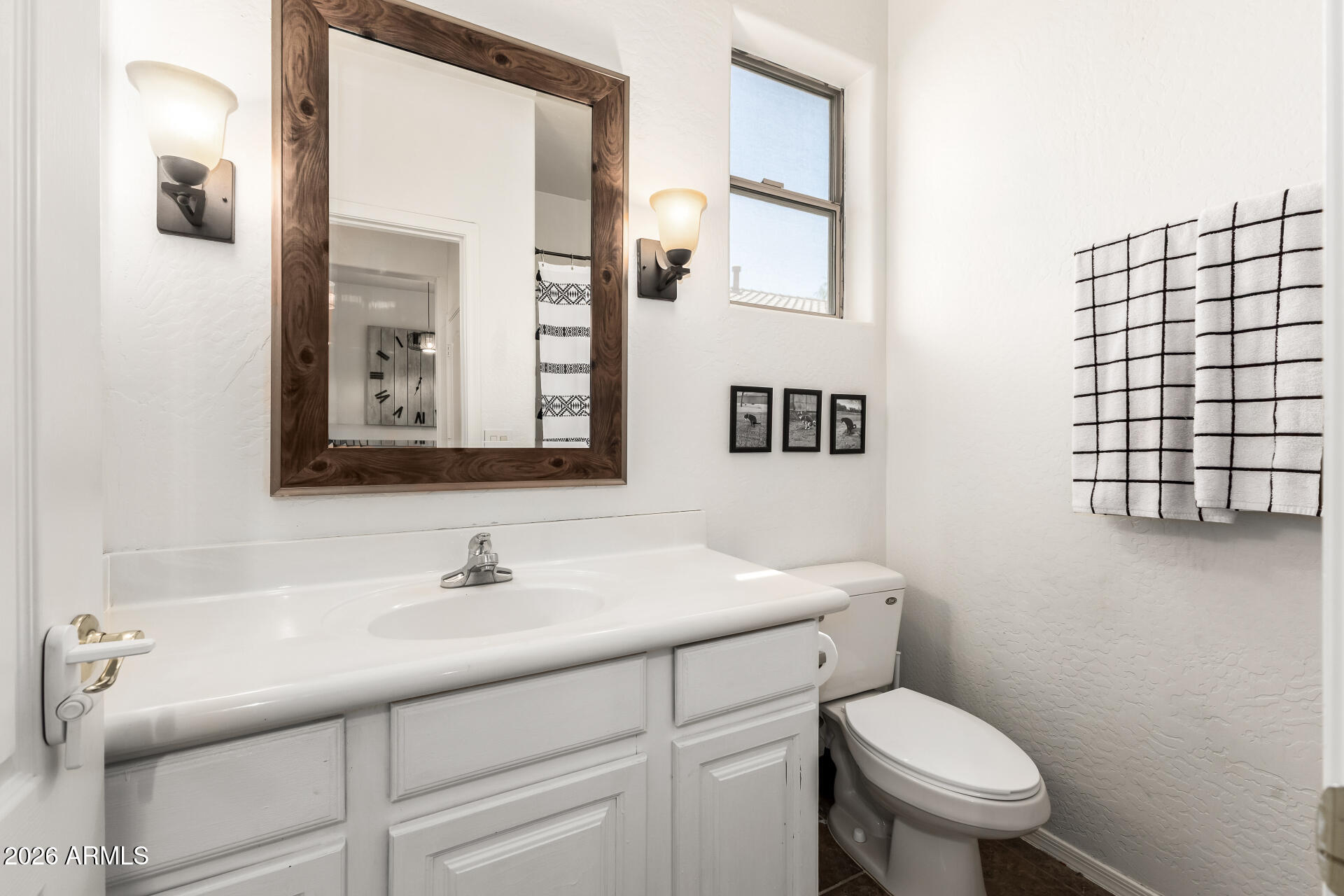 673 W HEREFORD Drive