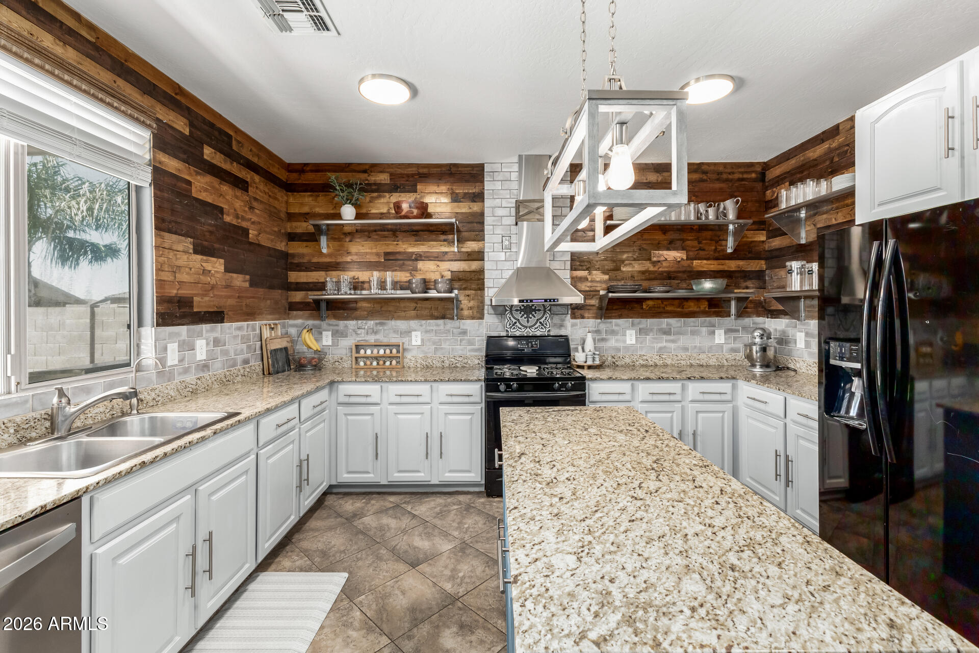 673 W HEREFORD Drive