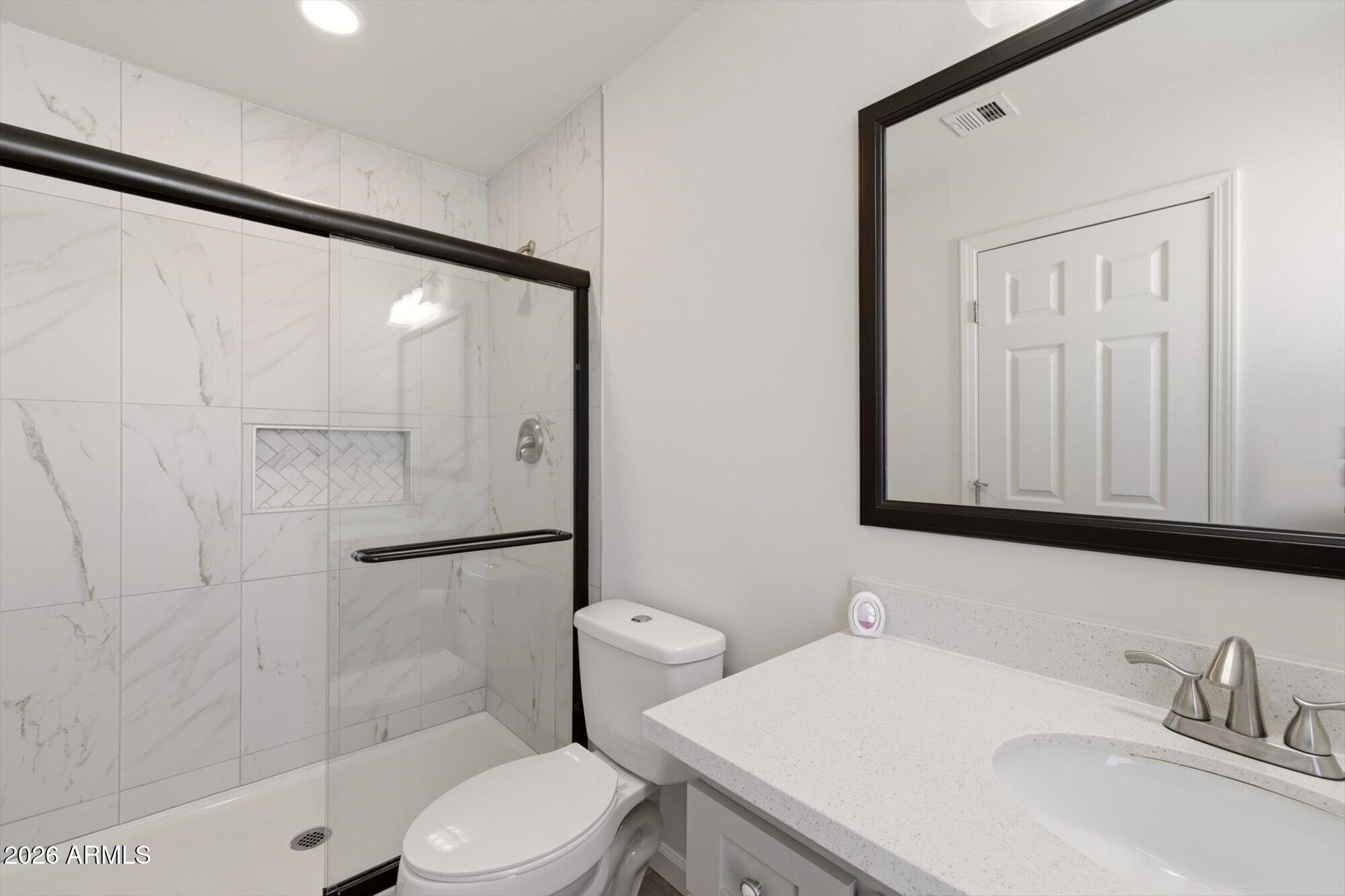 5142 E EDGEMONT Avenue