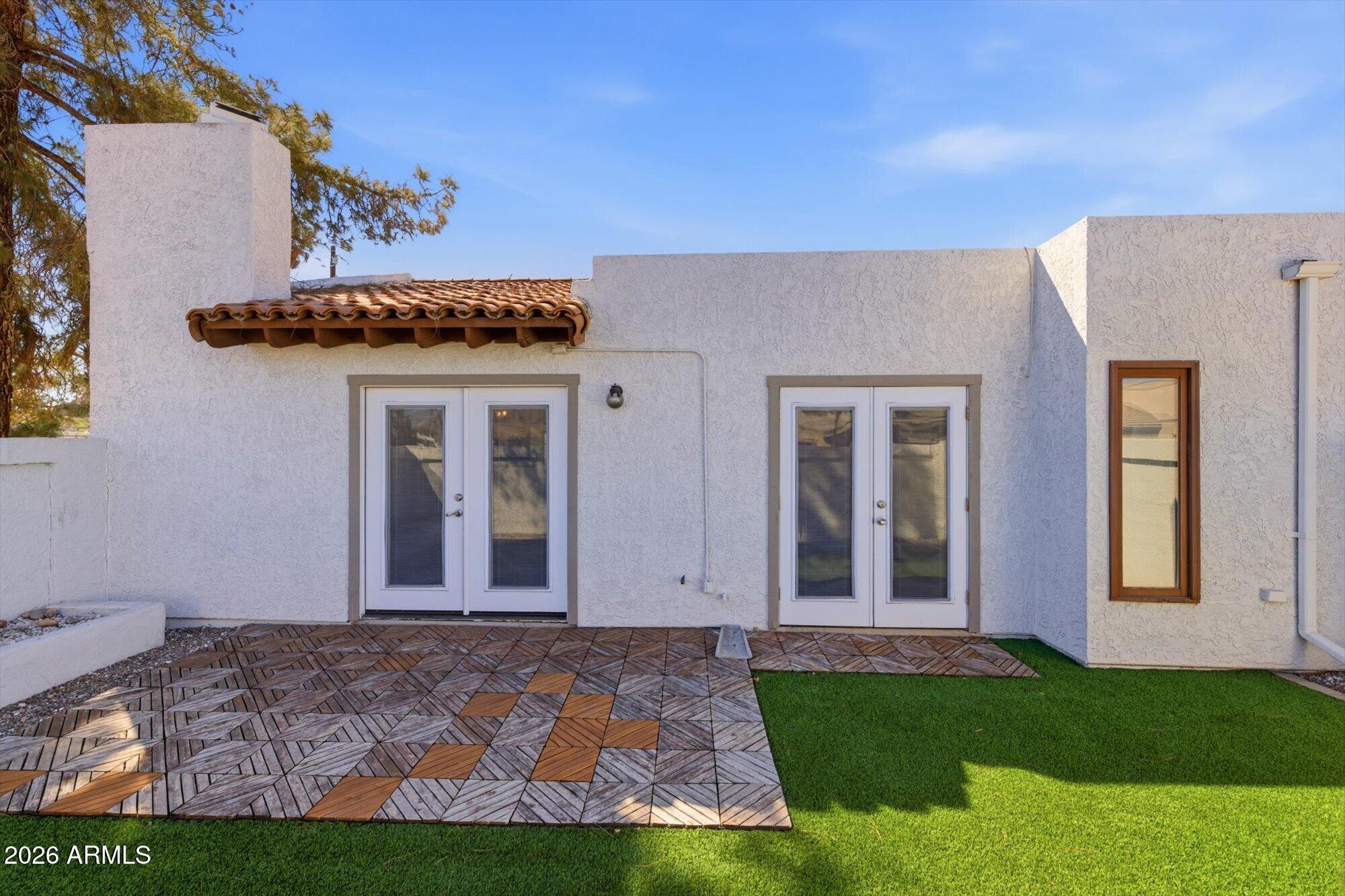 5142 E EDGEMONT Avenue