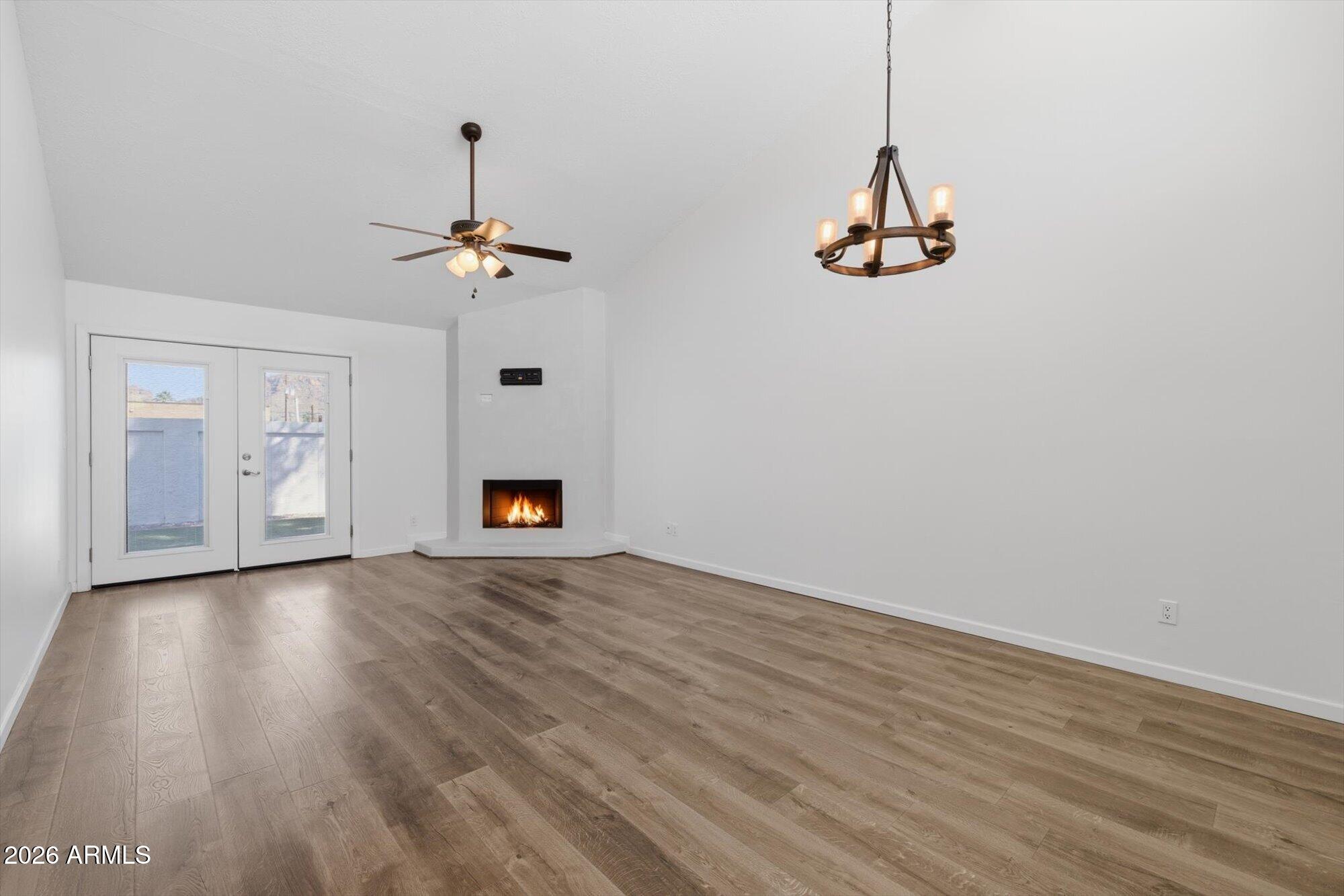 5142 E EDGEMONT Avenue