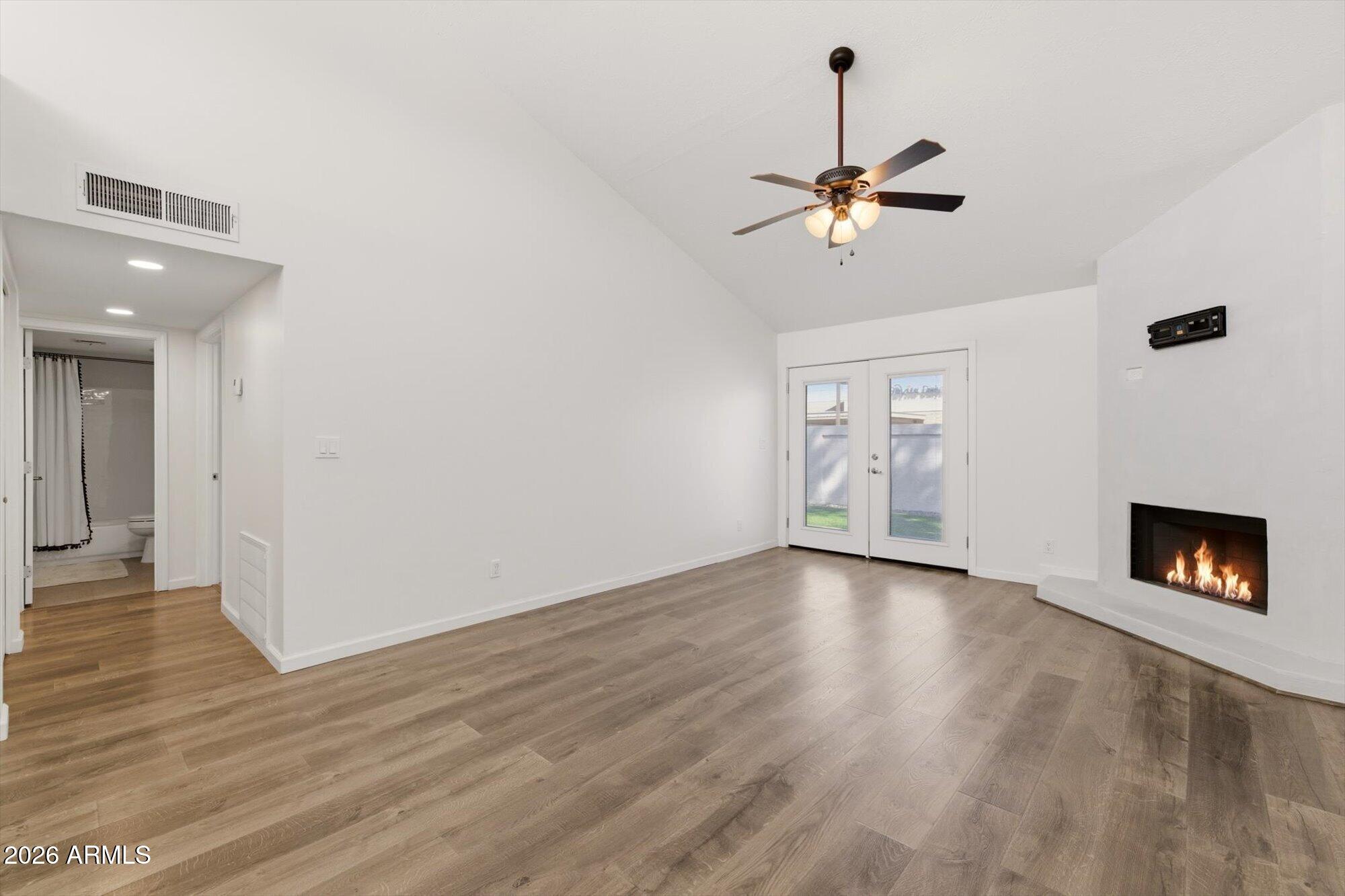 5142 E EDGEMONT Avenue