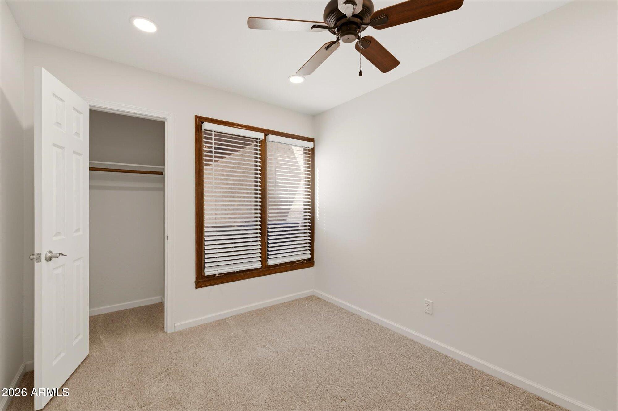 5142 E EDGEMONT Avenue