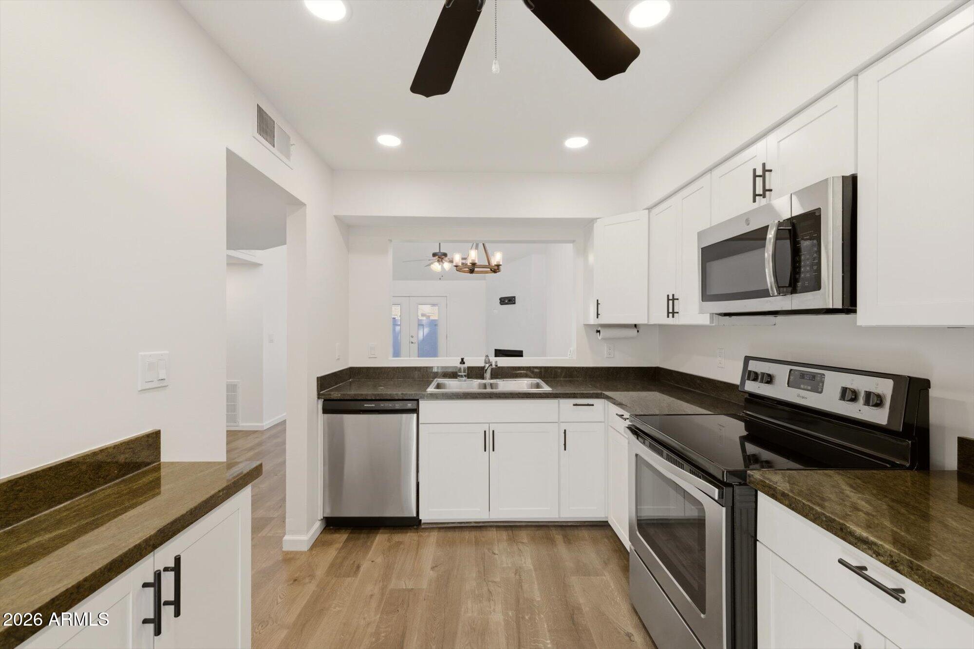 5142 E EDGEMONT Avenue