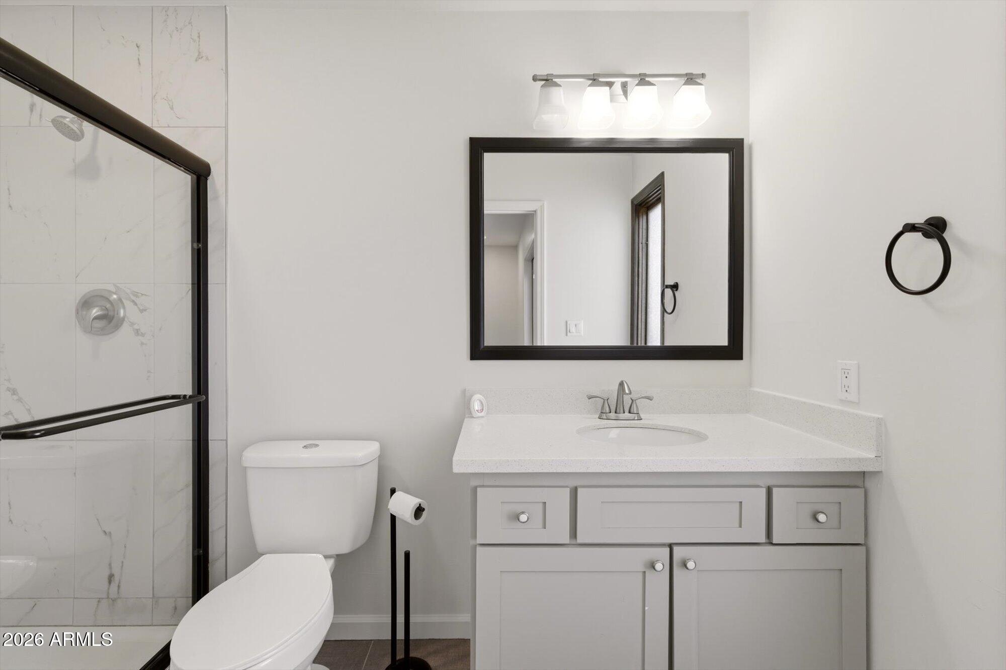 5142 E EDGEMONT Avenue