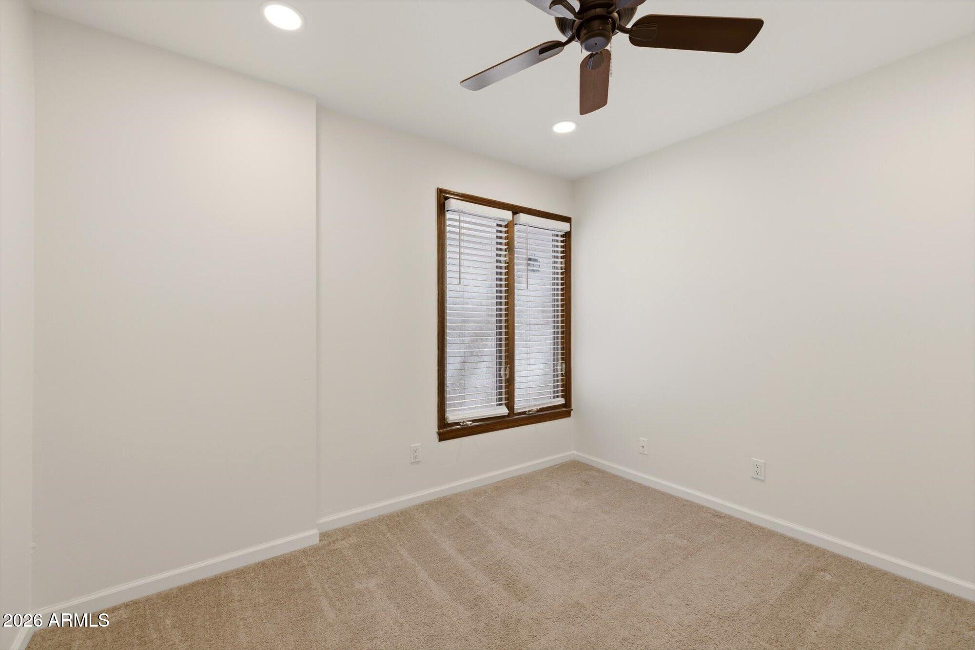 5142 E EDGEMONT Avenue