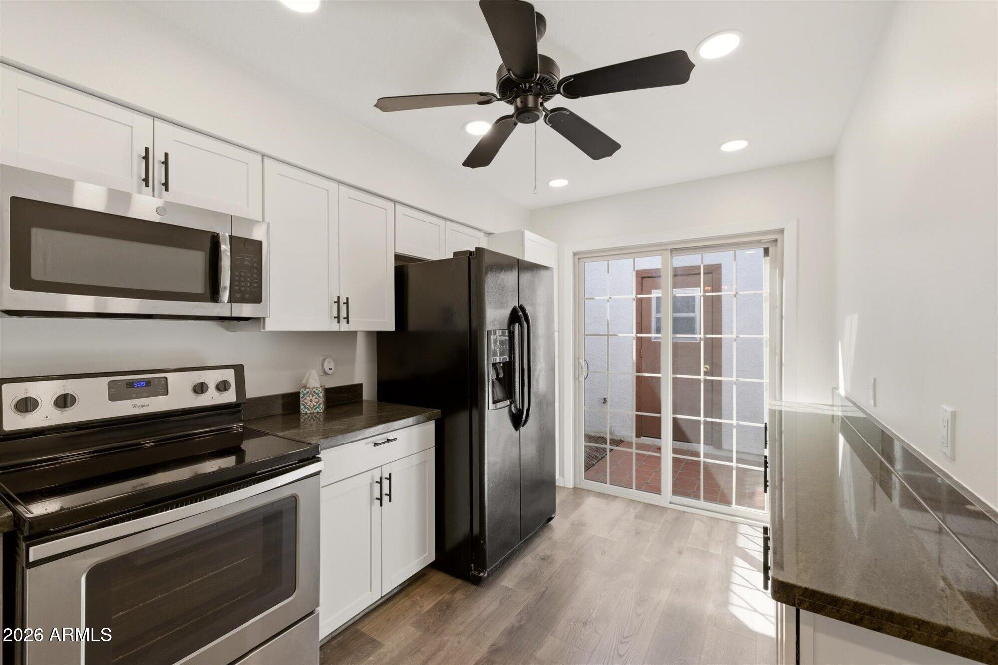 5142 E EDGEMONT Avenue