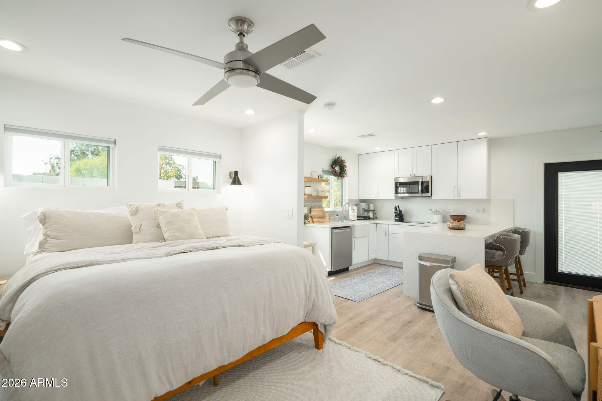 4813 E FAIRMOUNT Avenue