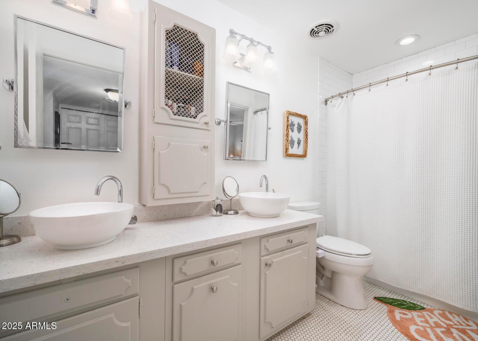 4001 E Campbell Avenue