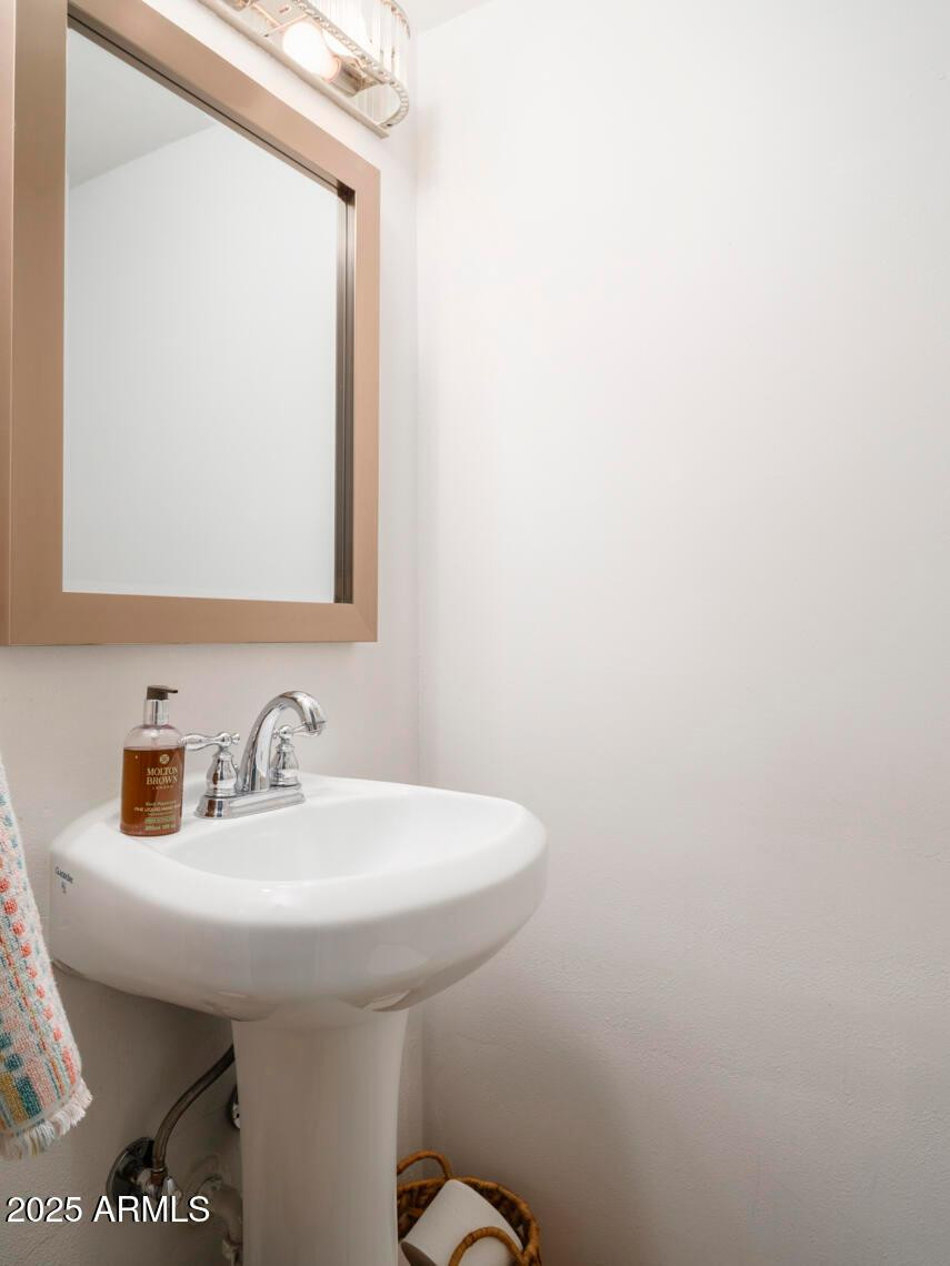 4001 E Campbell Avenue