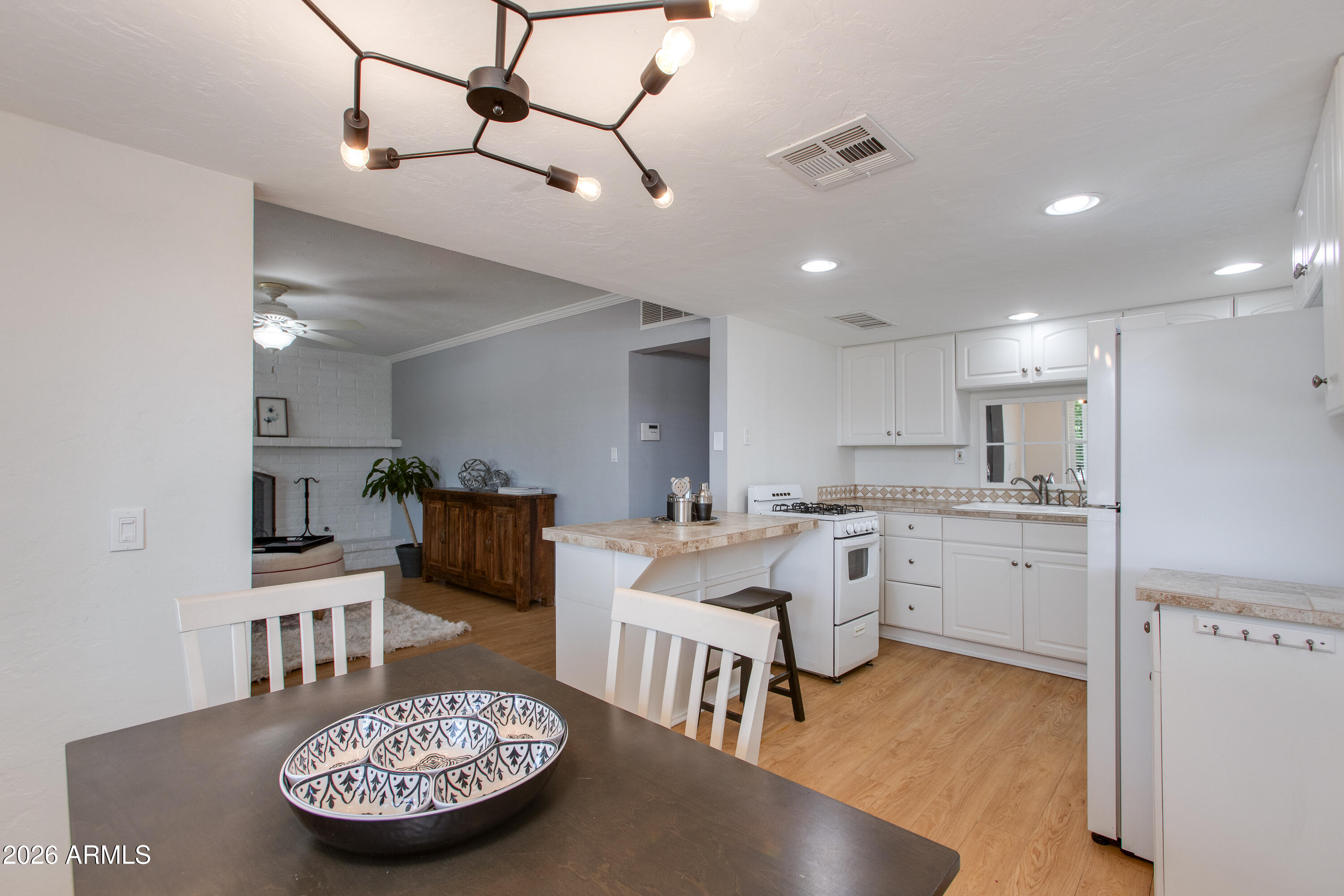 4440 E CAMPBELL Avenue