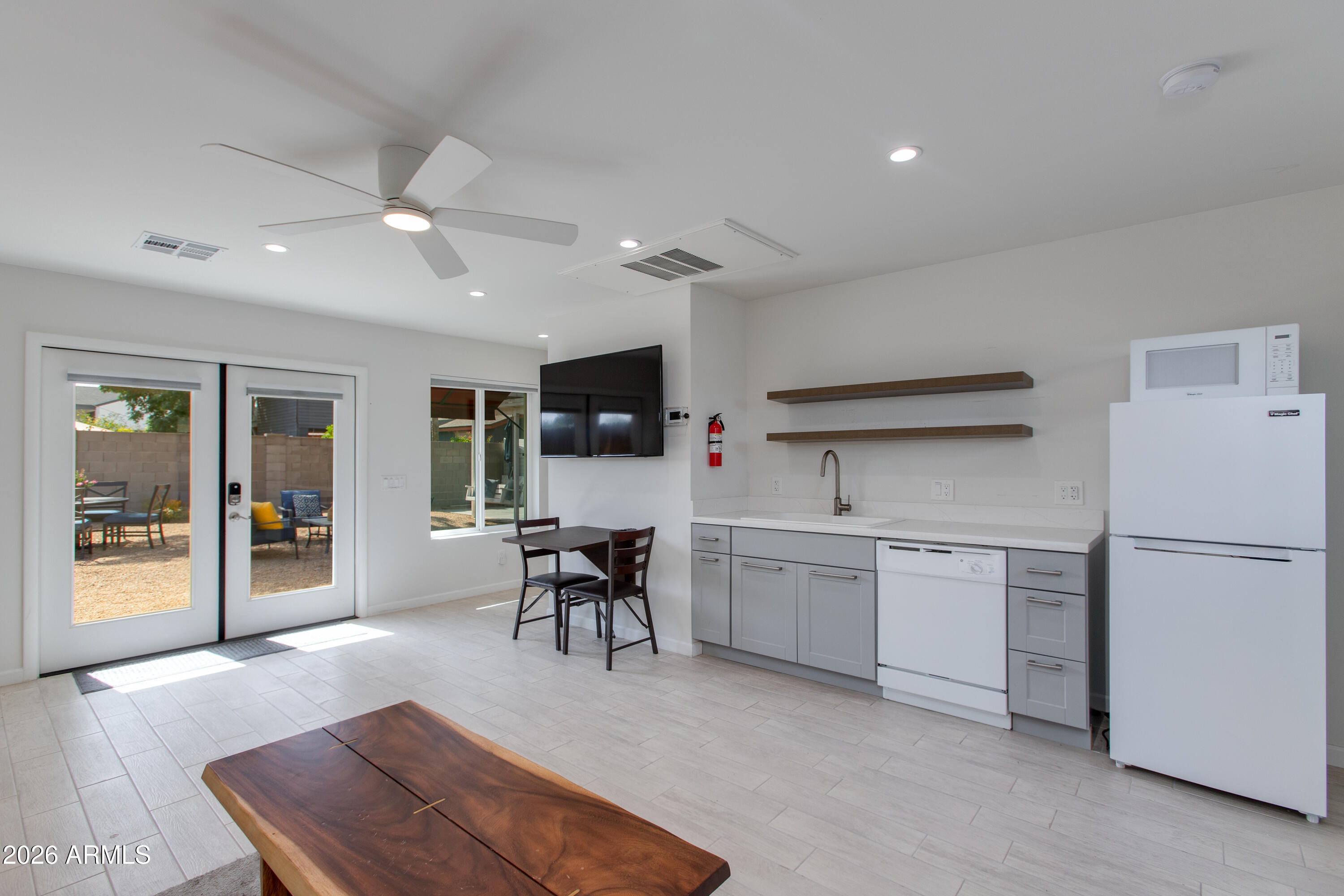 4440 E CAMPBELL Avenue