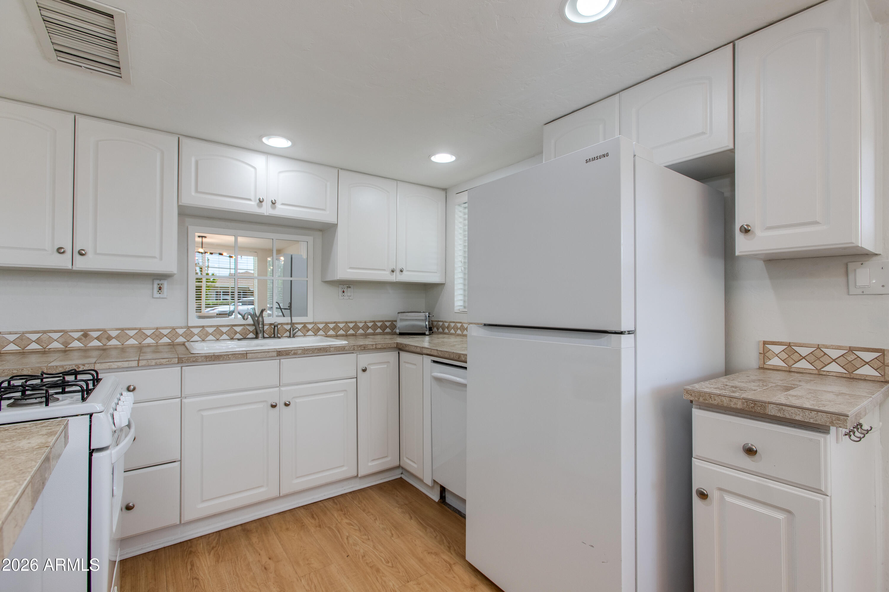 4440 E CAMPBELL Avenue