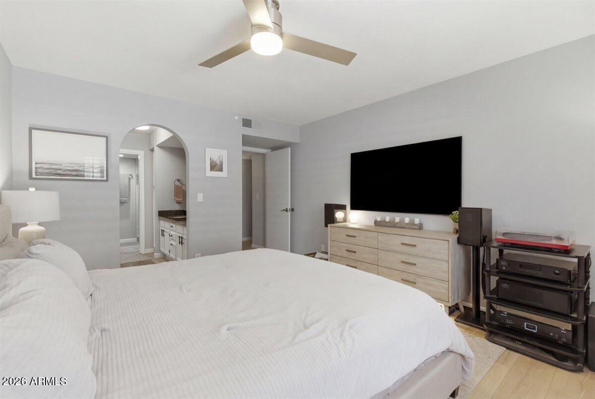 1905 E UNIVERSITY Drive 137