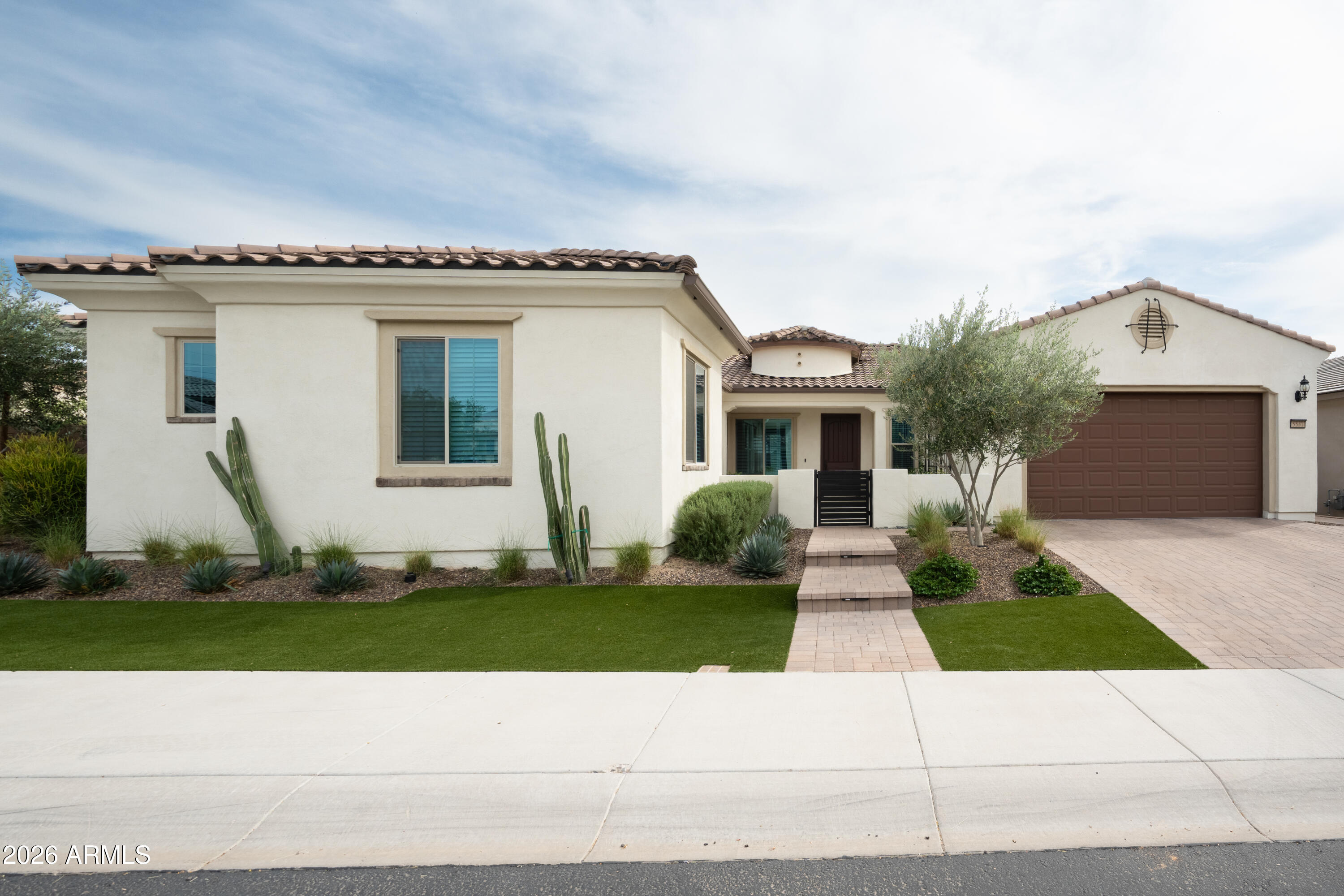 5537 E VIA CABALLO BLANCO