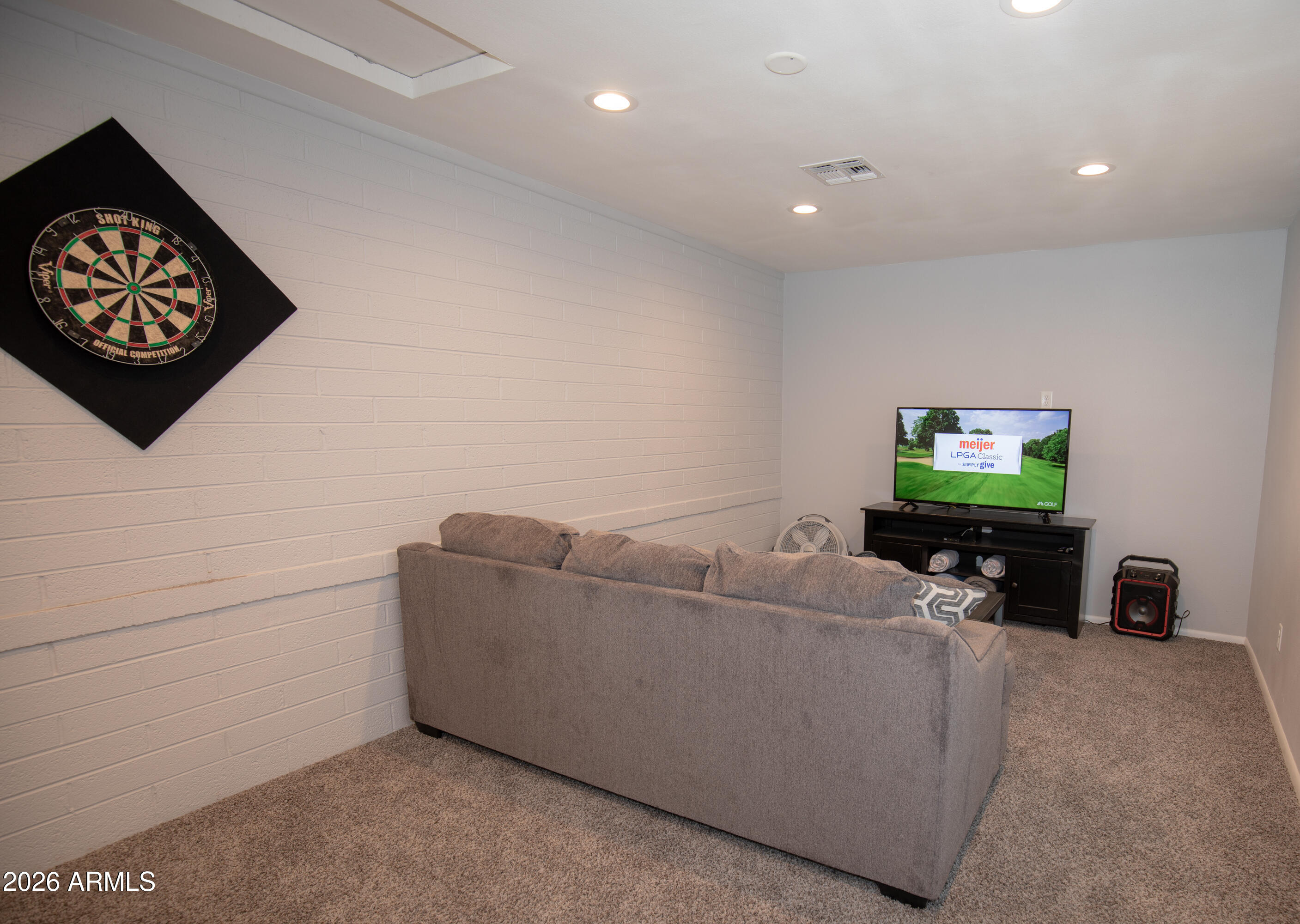 7414 E MORELAND Street