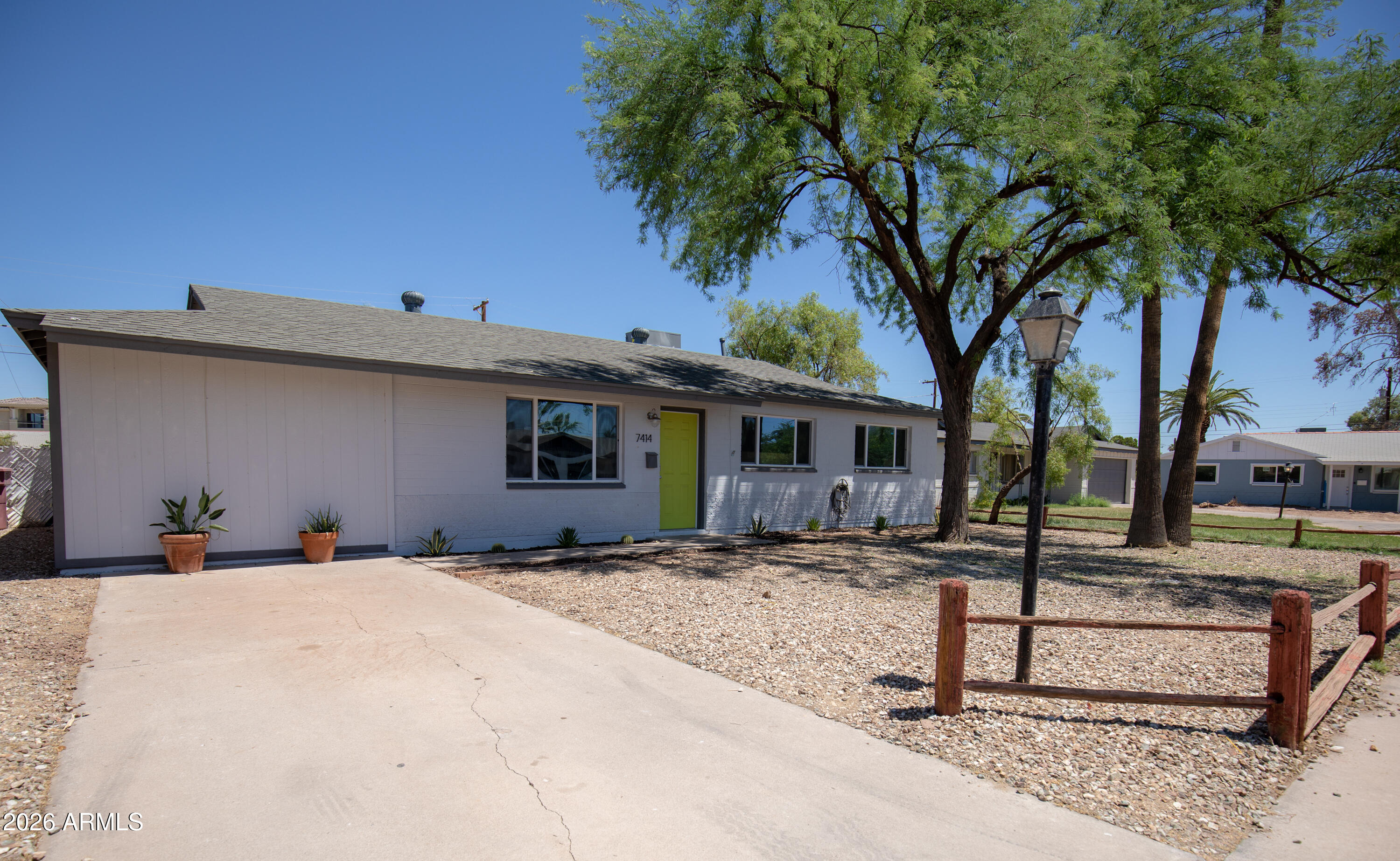 7414 E MORELAND Street