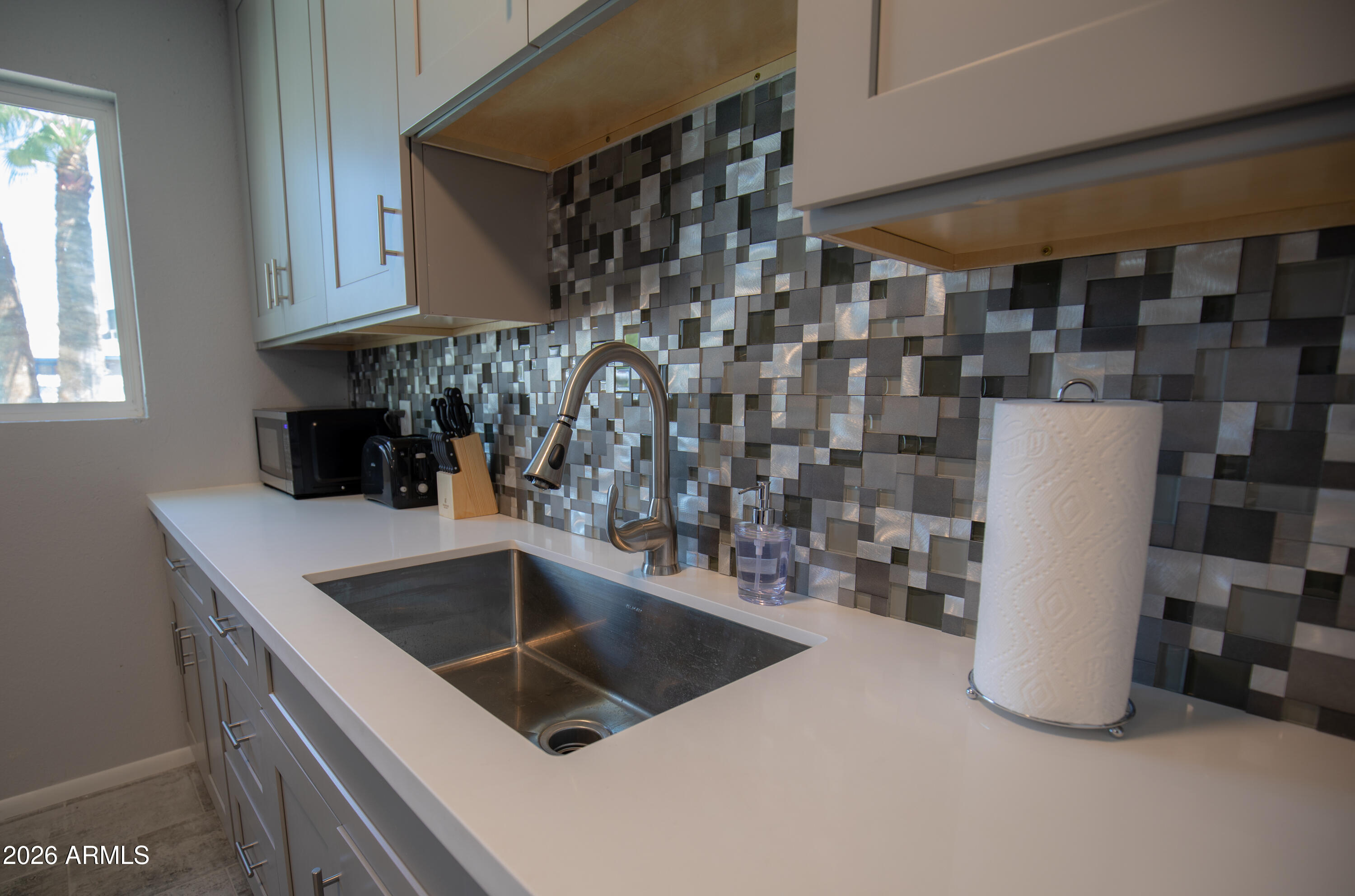 7414 E MORELAND Street