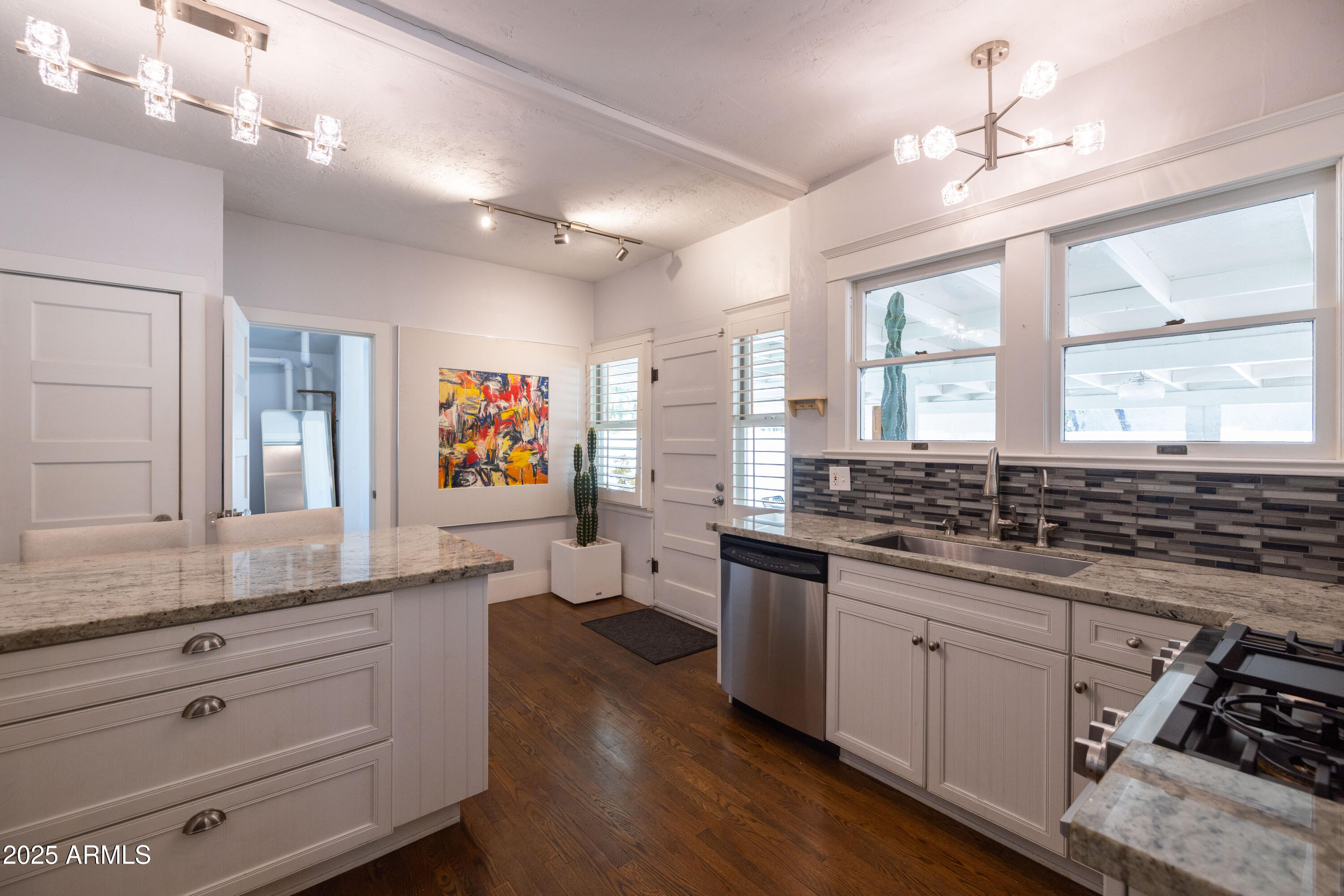 70 W LYNWOOD Street