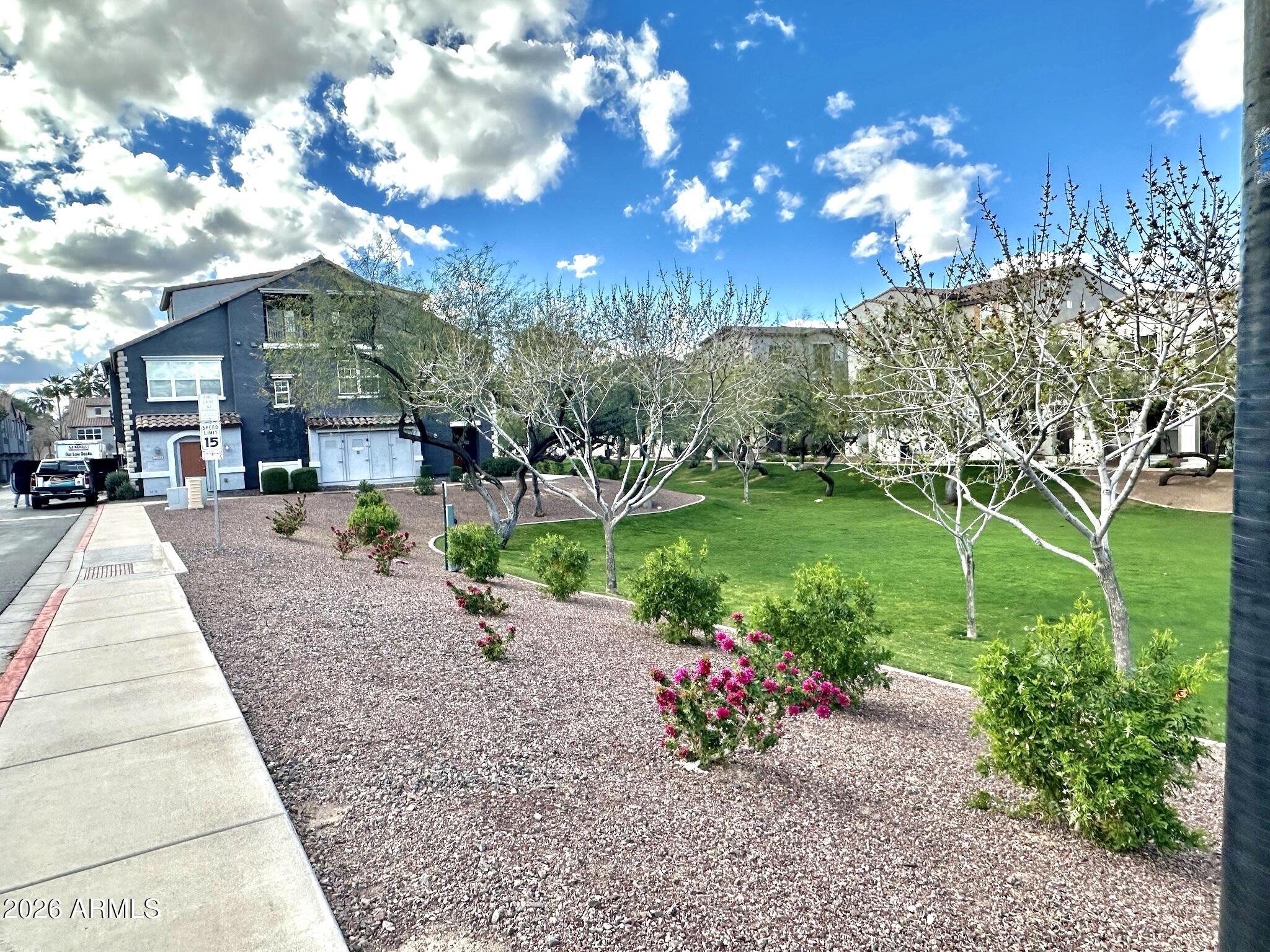 2264 E HUNTINGTON Drive