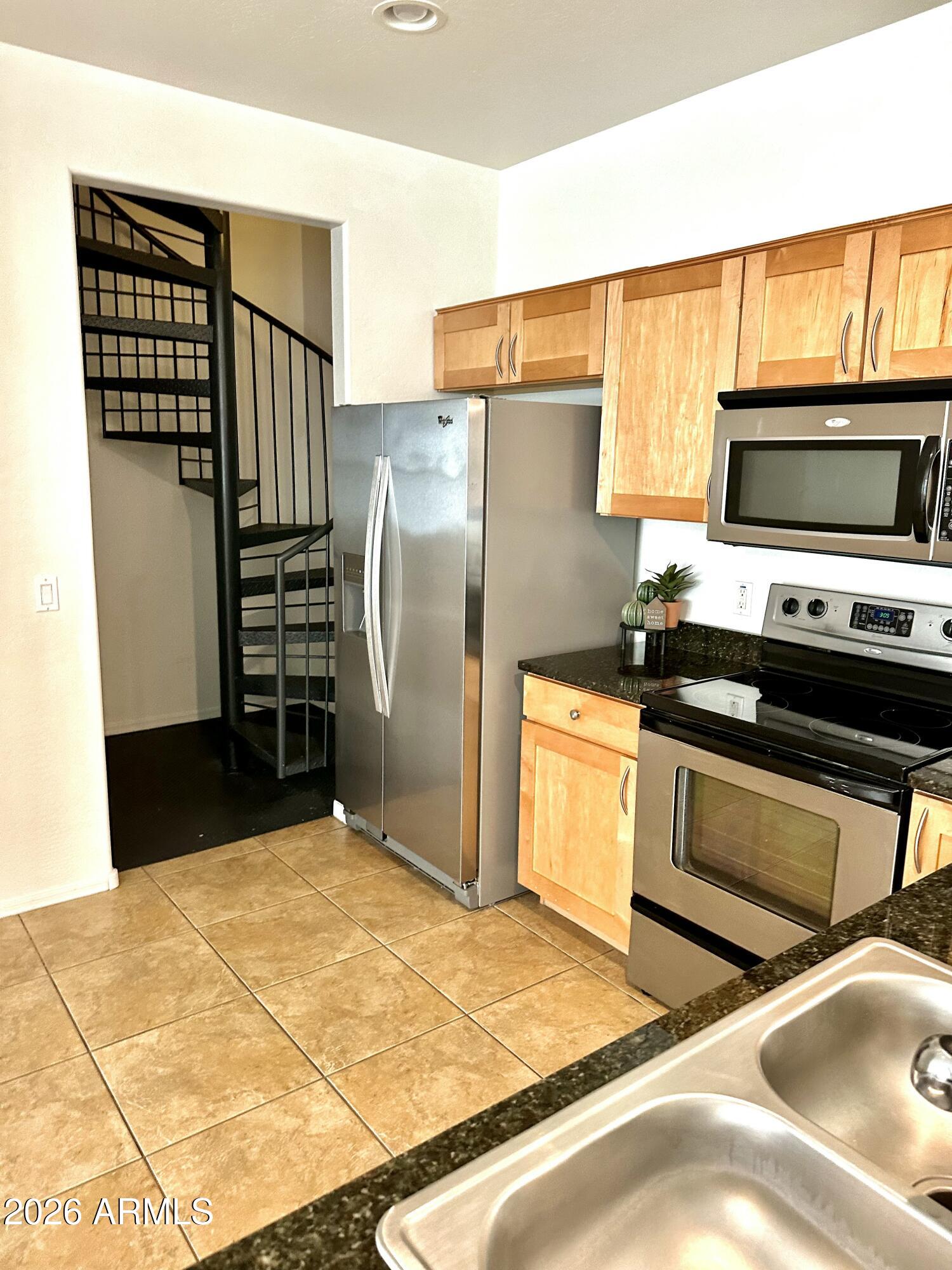 2264 E HUNTINGTON Drive