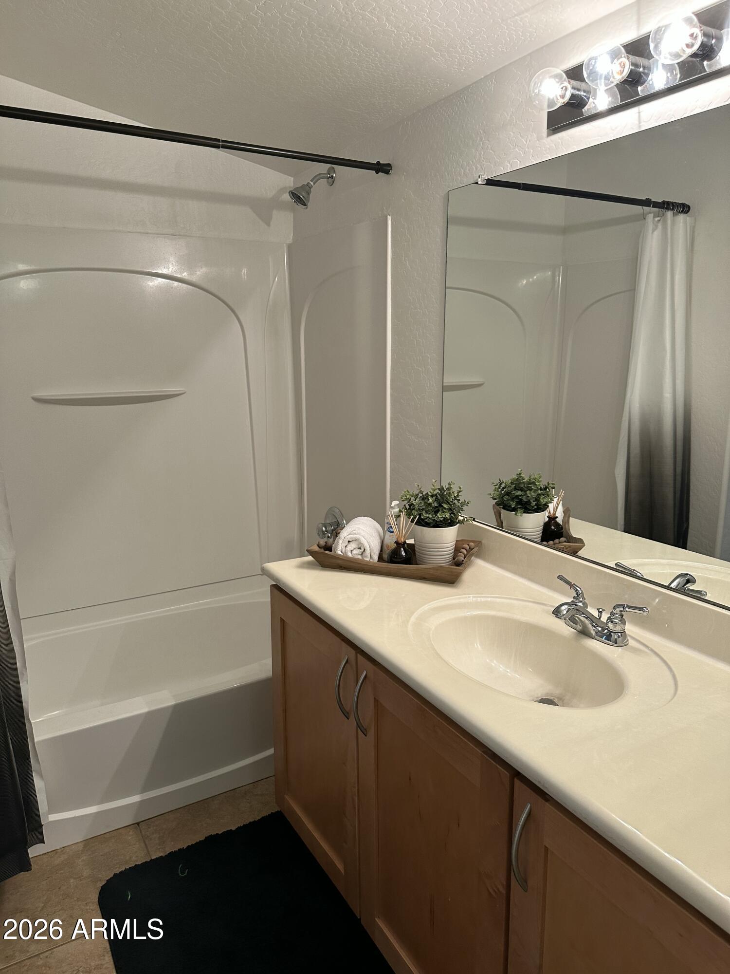 2264 E HUNTINGTON Drive