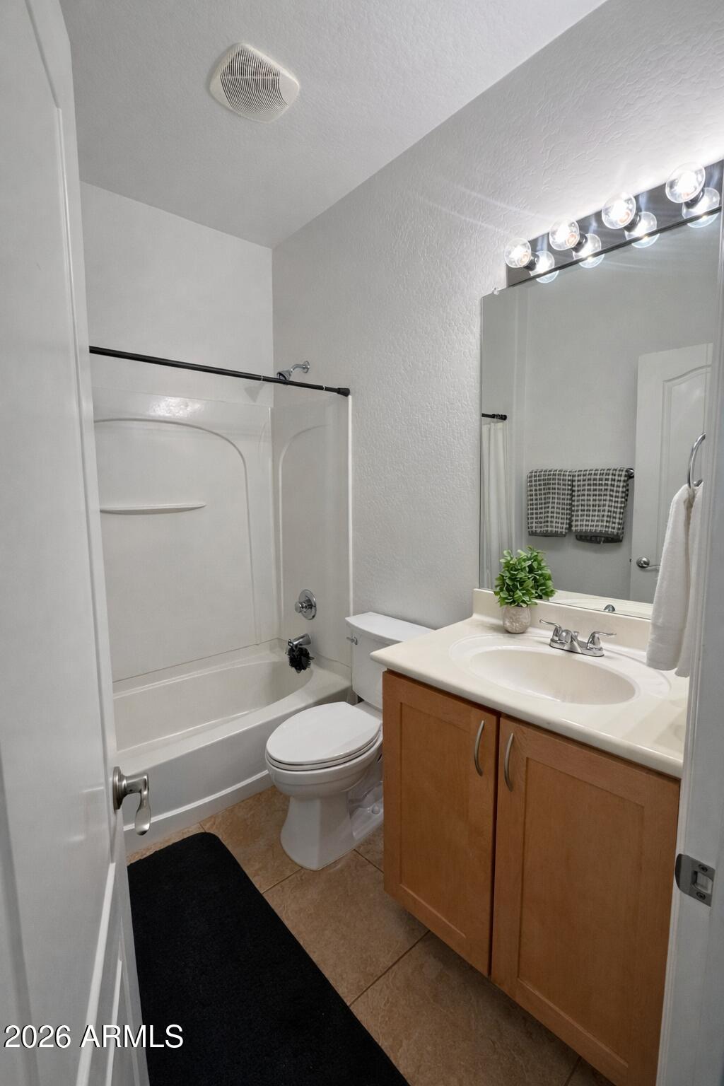 2264 E HUNTINGTON Drive