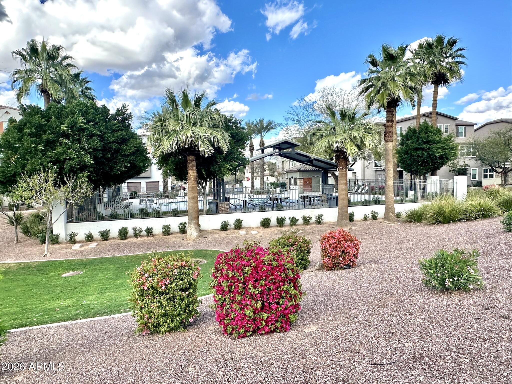 2264 E HUNTINGTON Drive