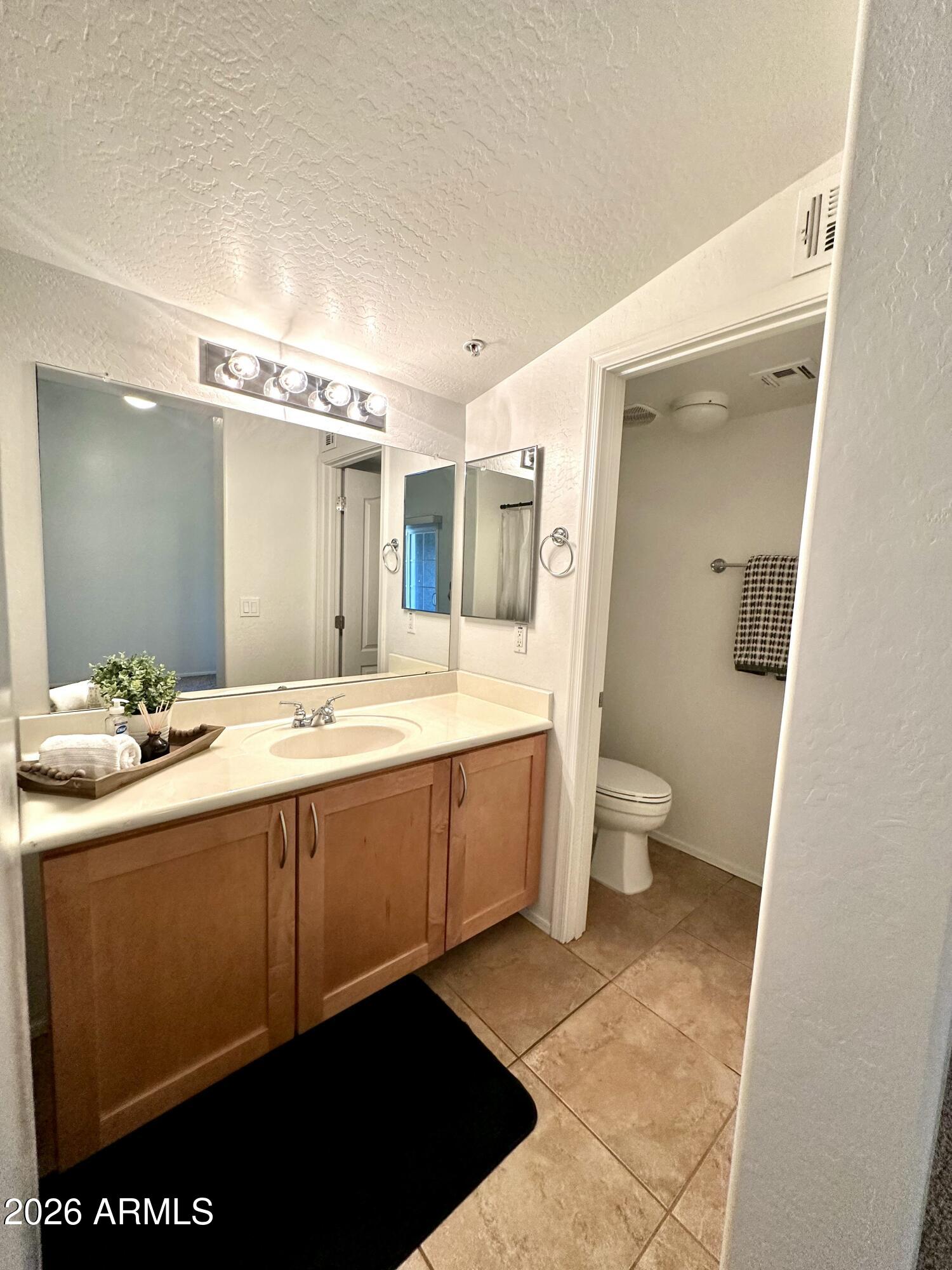 2264 E HUNTINGTON Drive