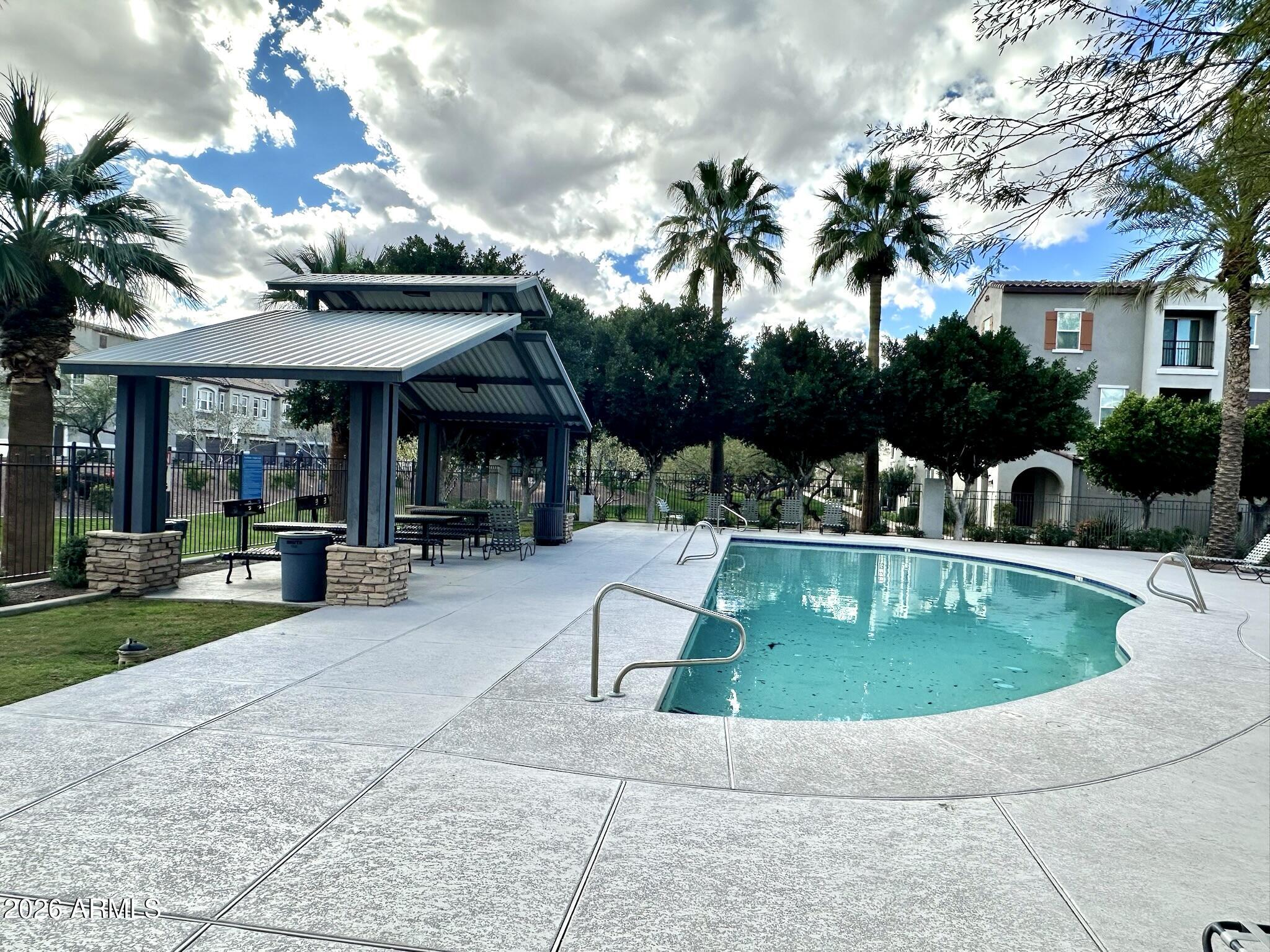 2264 E HUNTINGTON Drive