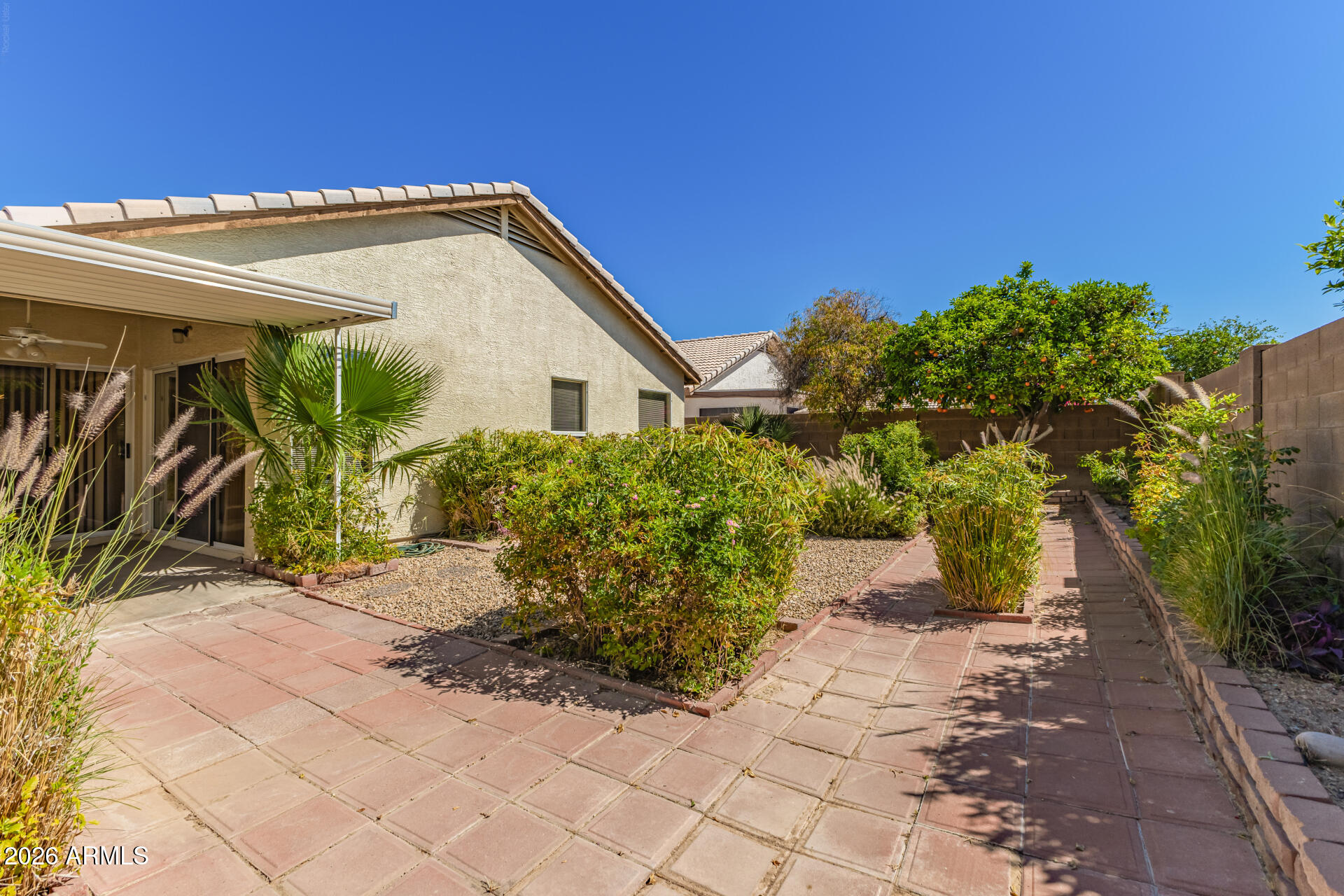 10523 W MOHAWK Lane