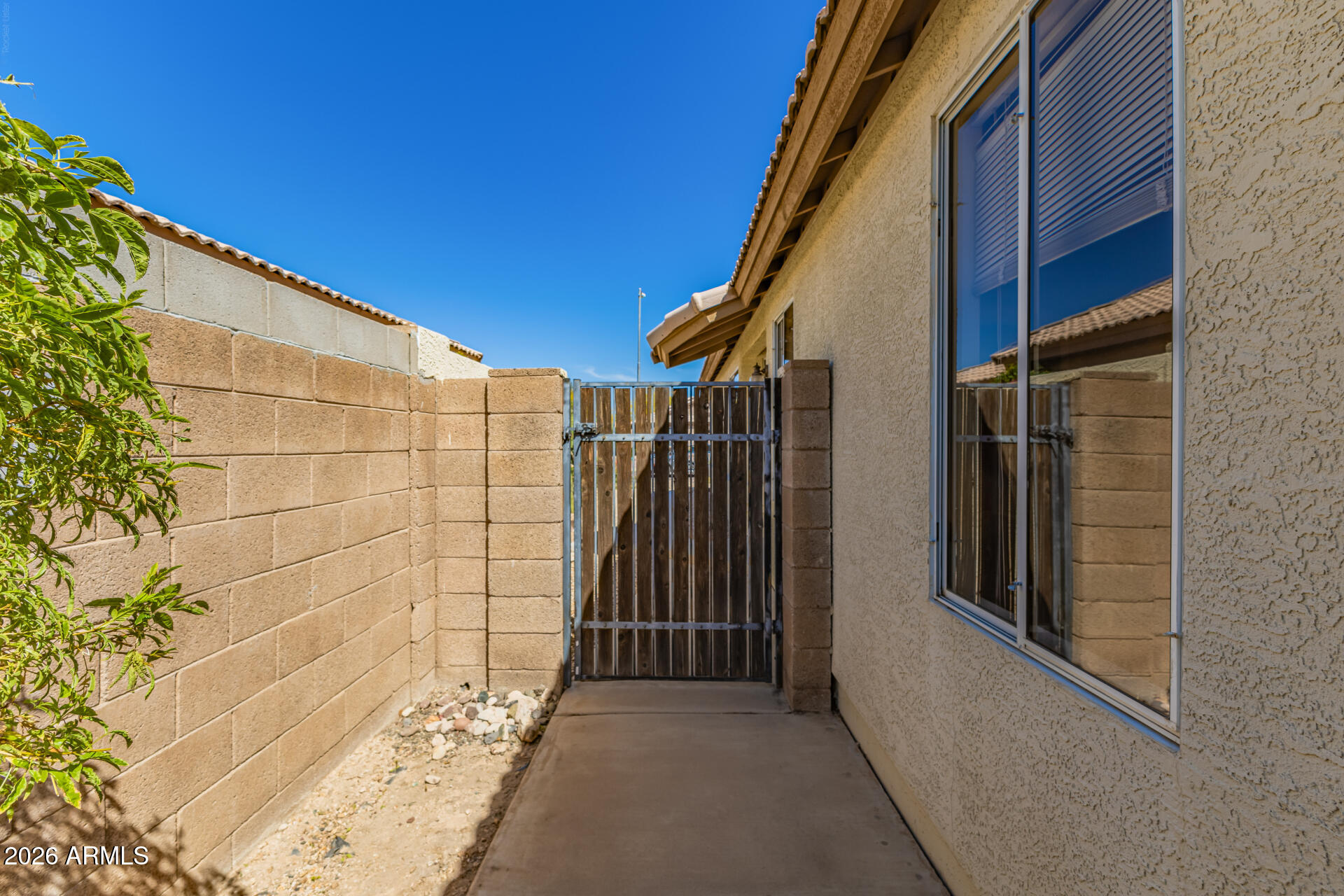 10523 W MOHAWK Lane