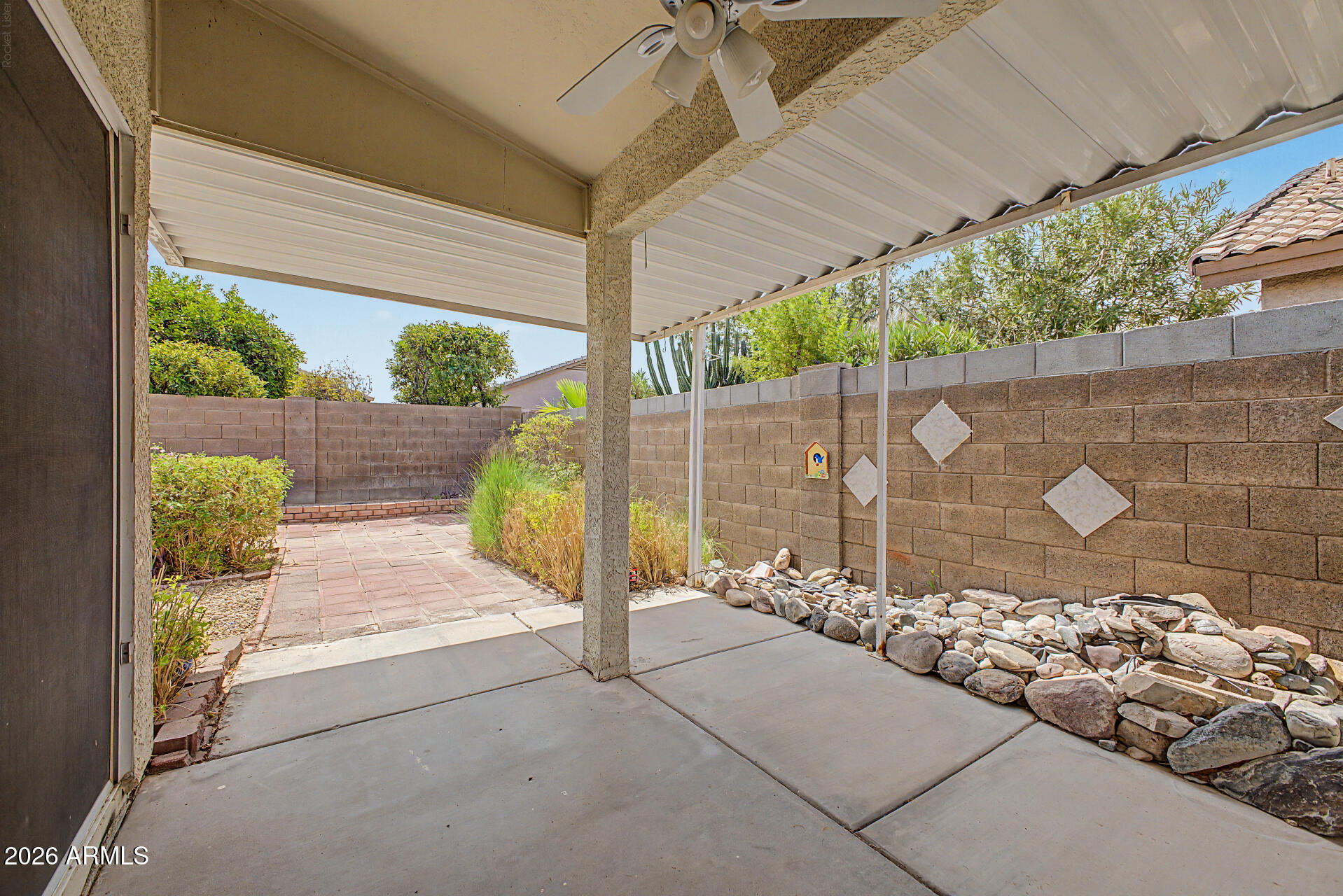 10523 W MOHAWK Lane
