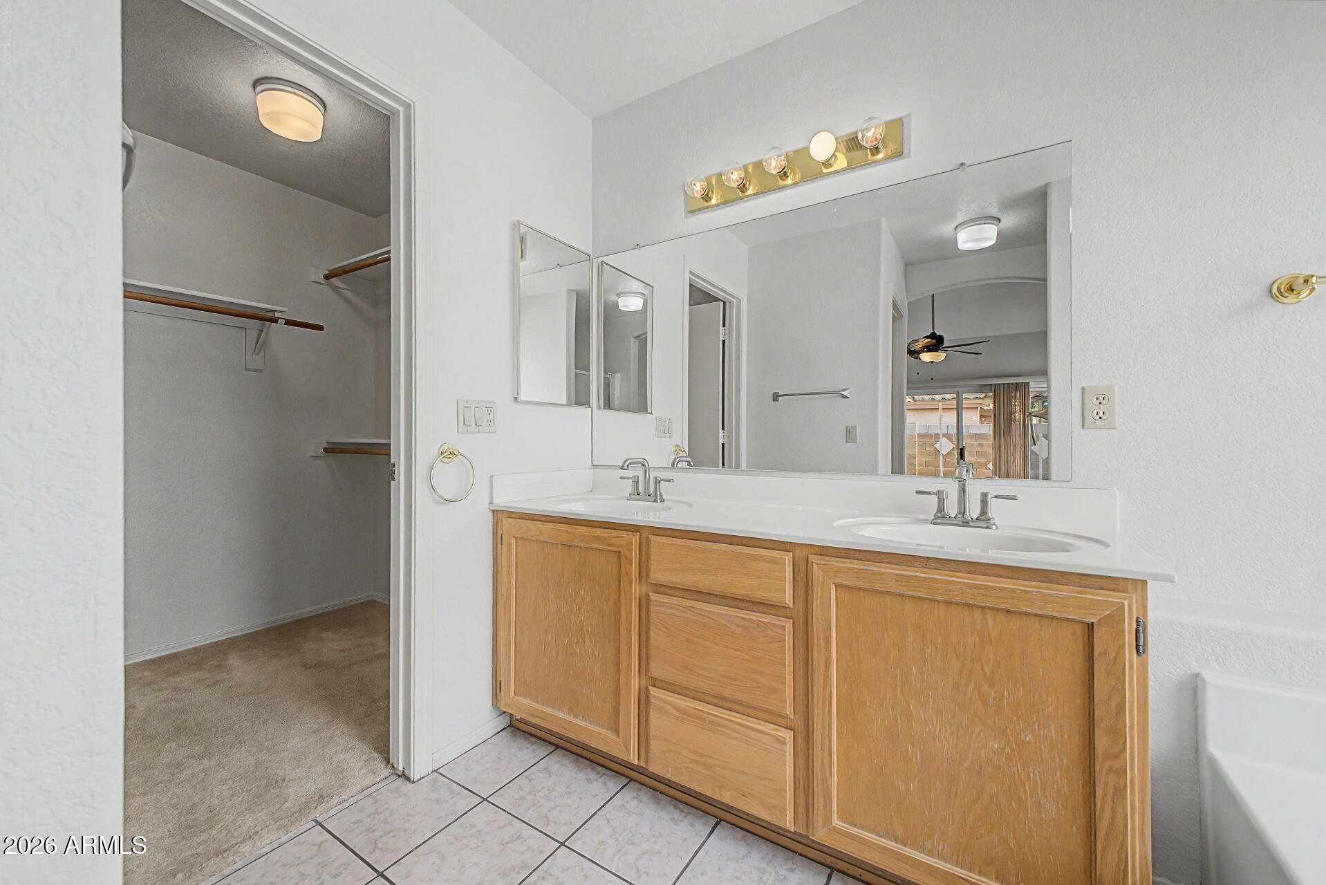 10523 W MOHAWK Lane