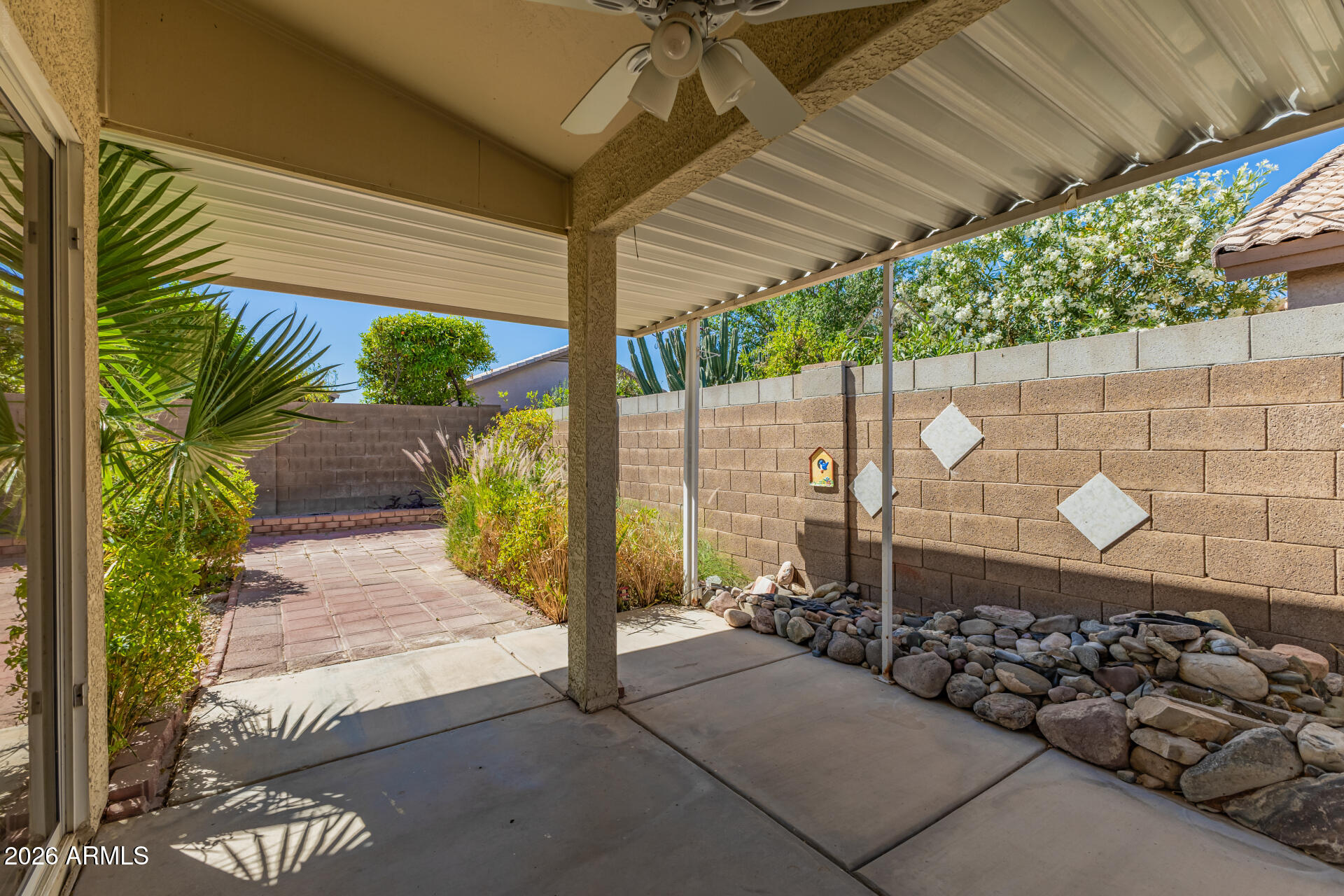 10523 W MOHAWK Lane