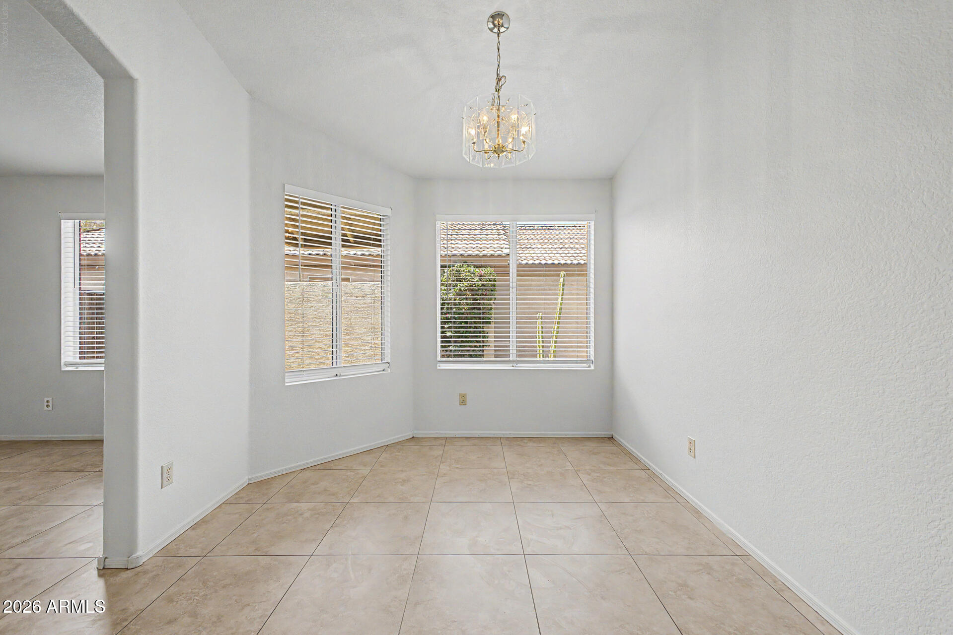 10523 W MOHAWK Lane