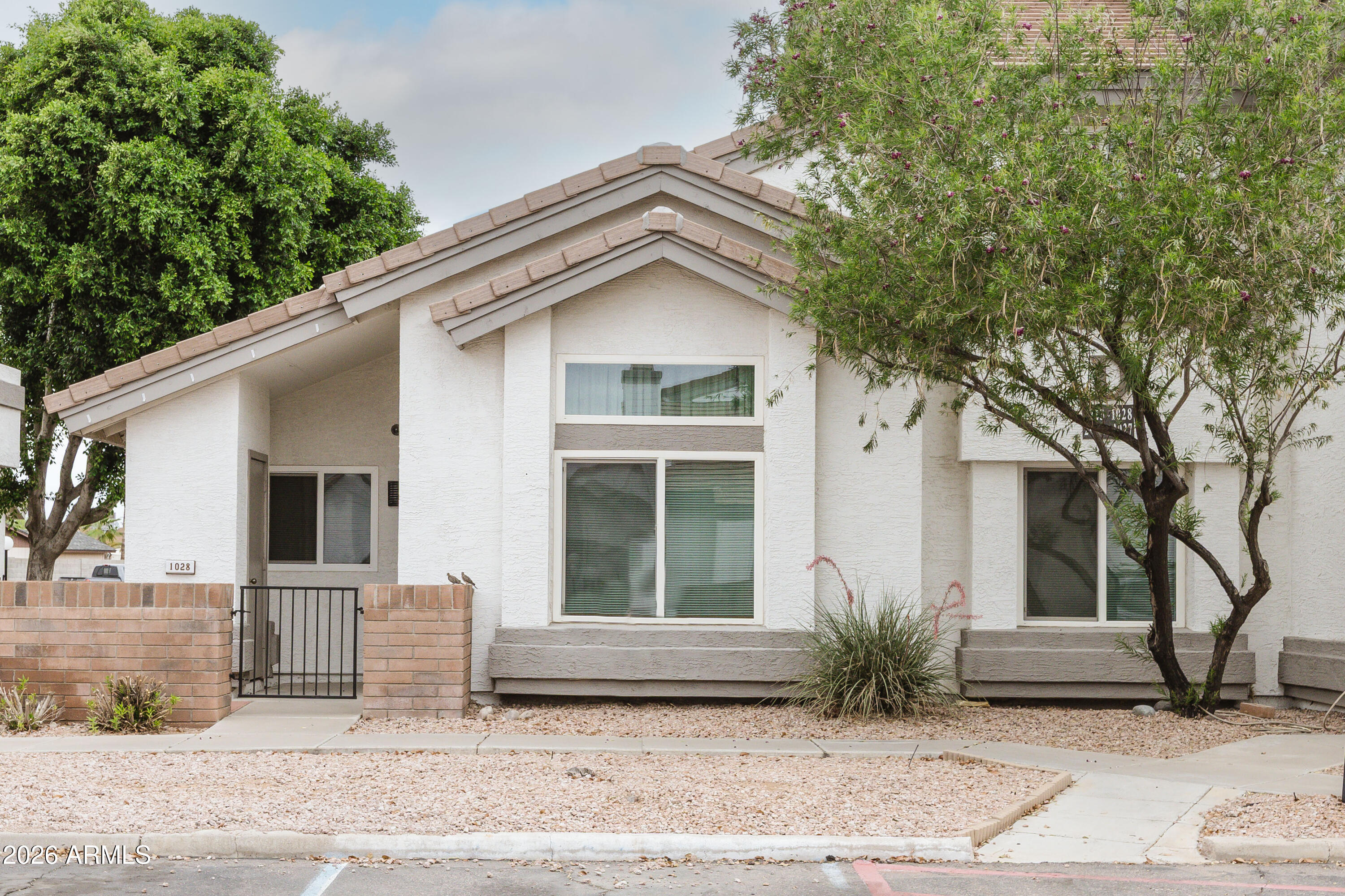 2201 N COMANCHE Drive 1028