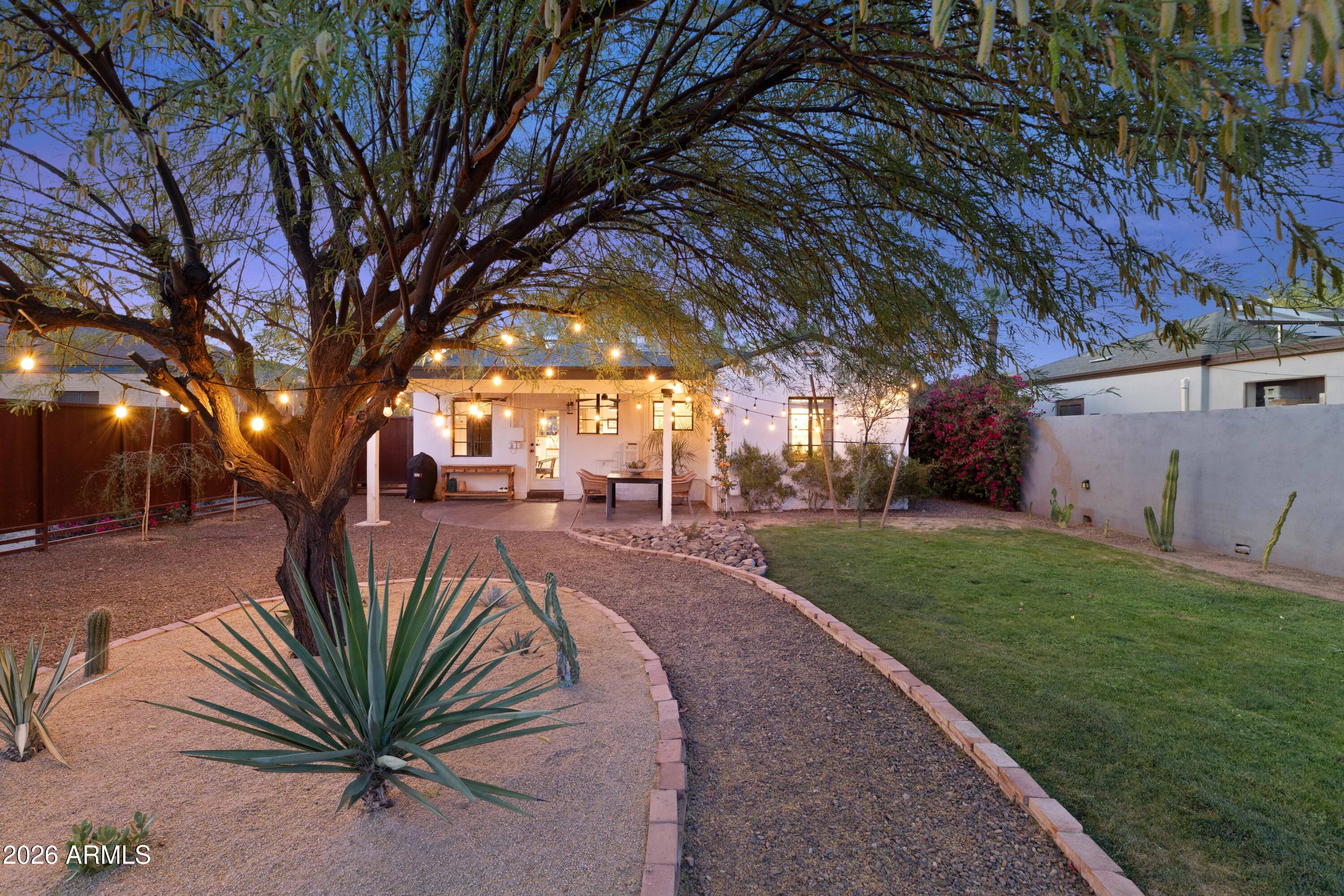 1105 W WILLETTA Street